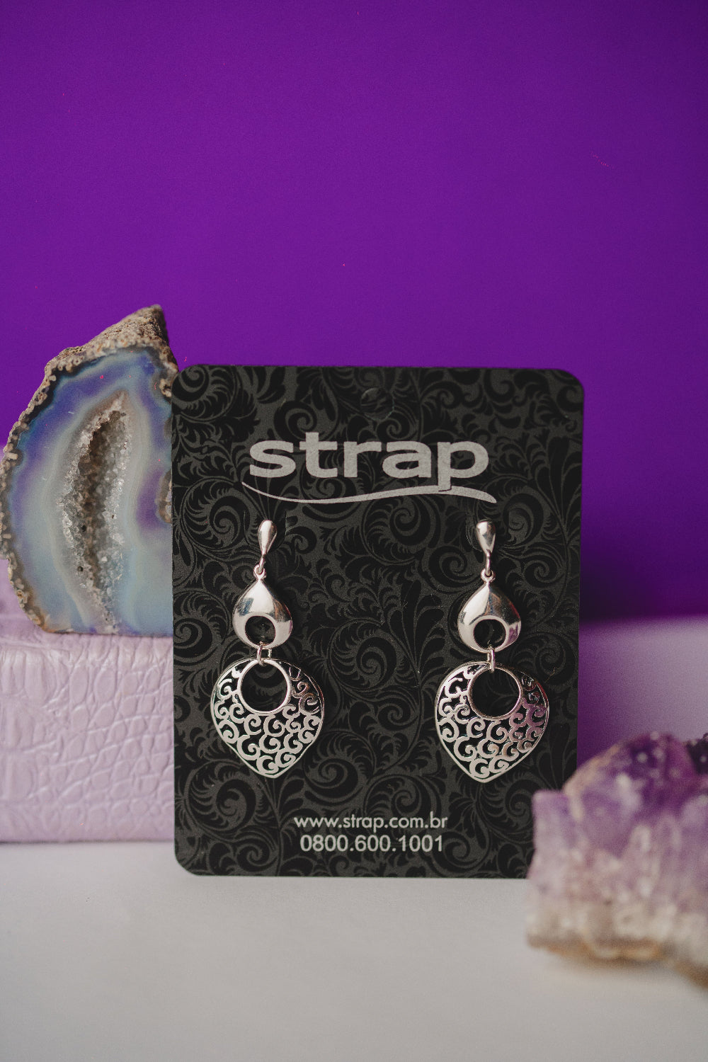 BRINCO OUTLET FOLHEADO A PRATA ENVELHECIDA