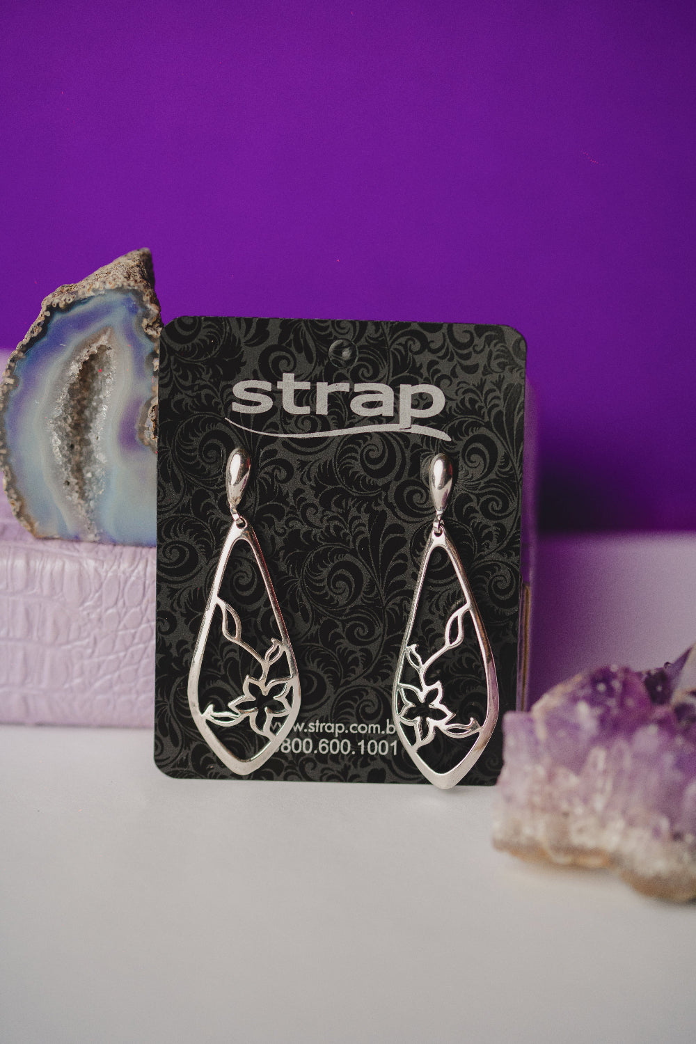 BRINCO OUTLET FOLHEADO A PRATA ENVELHECIDA