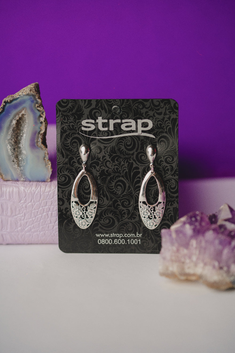 BRINCO OUTLET FOLHEADO A PRATA ENVELHECIDA