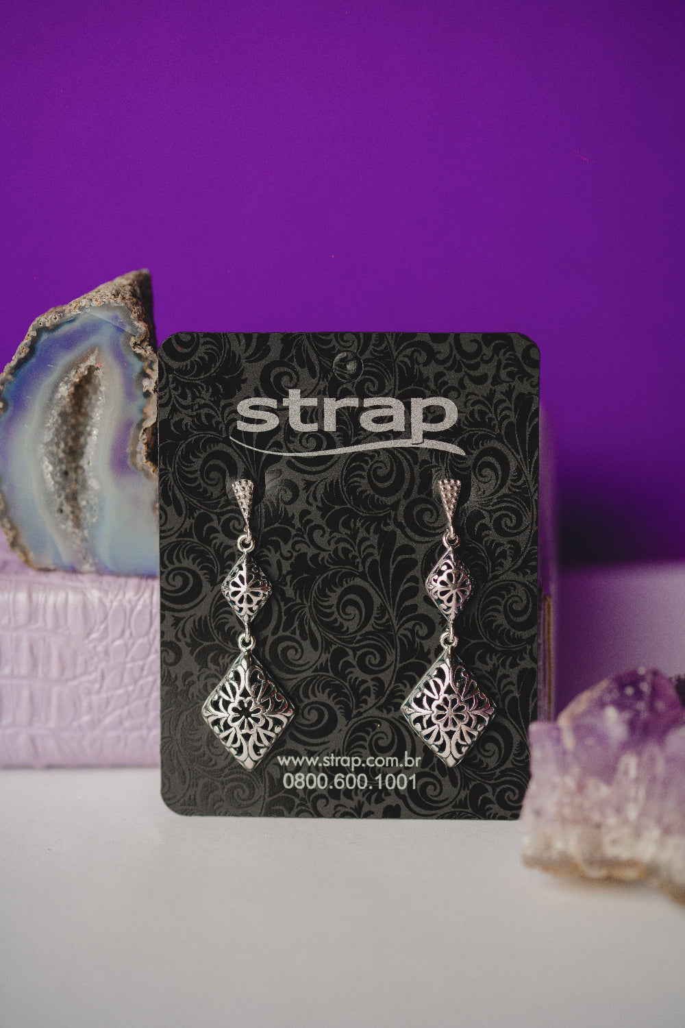 BRINCO OUTLET FOLHEADO A PRATA ENVELHECIDA