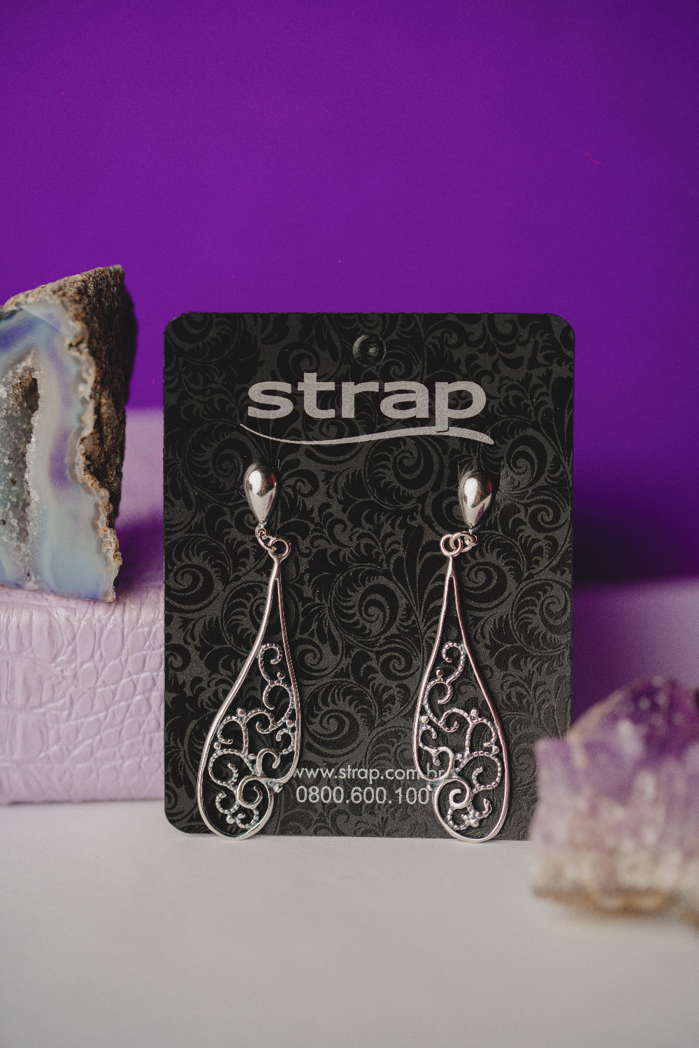 BRINCO OUTLET FOLHEADO A PRATA ENVELHECIDA