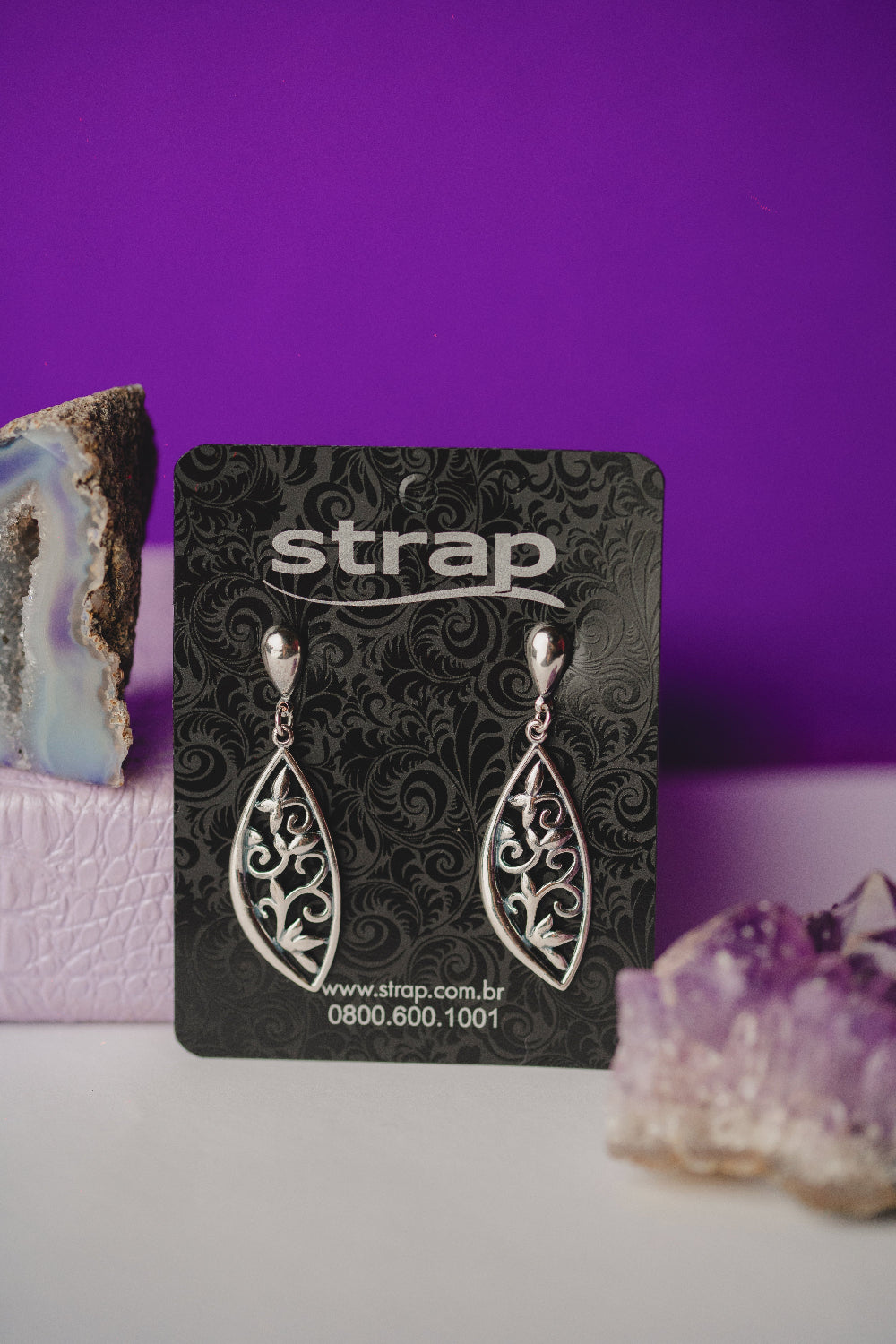 BRINCO OUTLET FOLHEADO A PRATA ENVELHECIDA