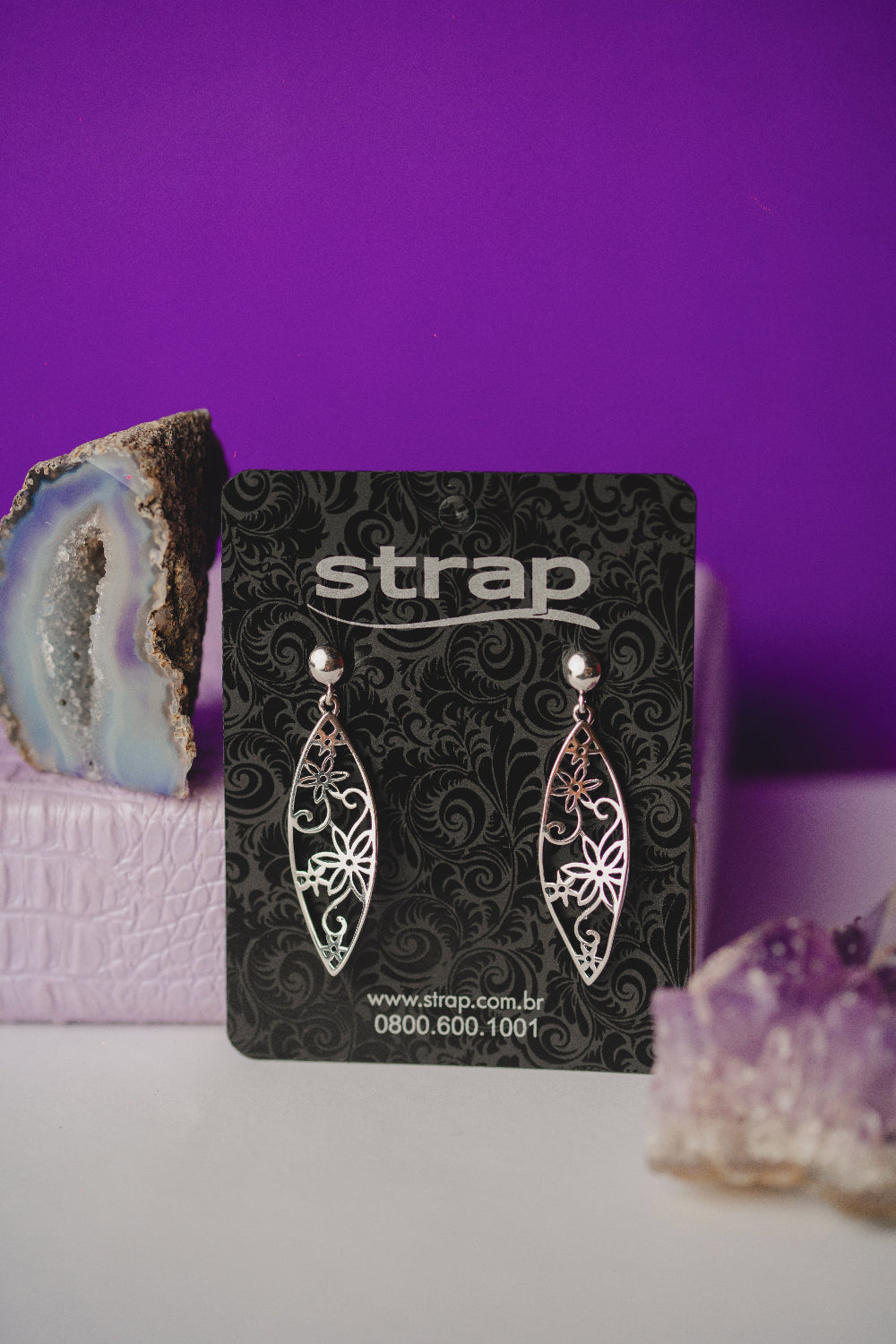 BRINCO OUTLET FOLHEADO A PRATA ENVELHECIDA