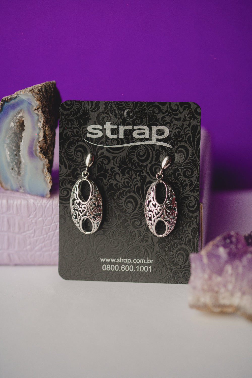 BRINCO OUTLET FOLHEADO A PRATA ENVELHECIDA