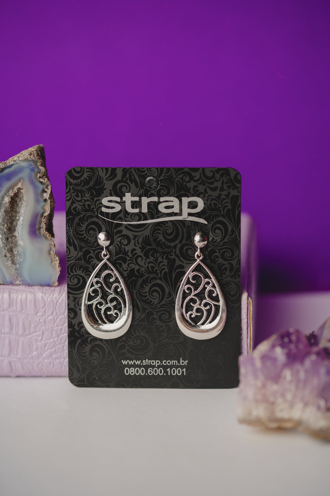 BRINCO OUTLET FOLHEADO A PRATA ENVELHECIDA