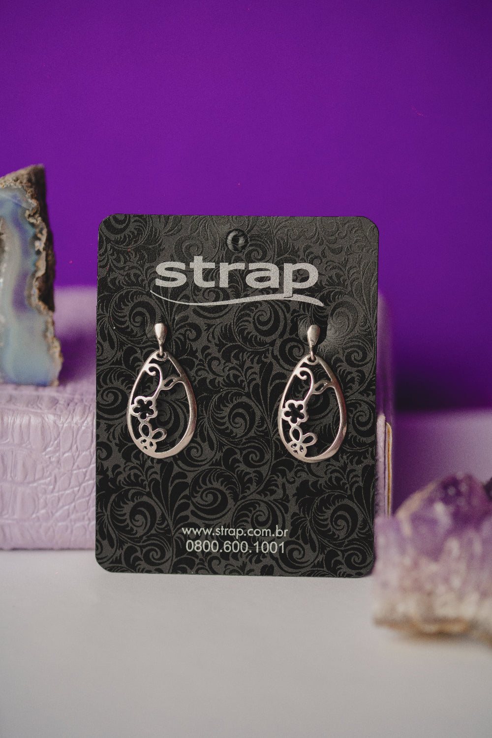 BRINCO OUTLET FOLHEADO A PRATA ENVELHECIDA