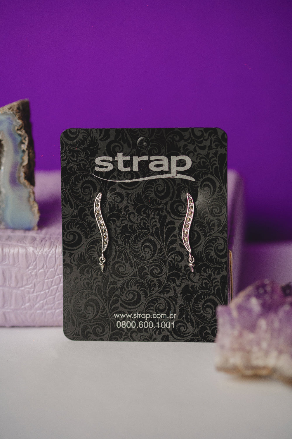 BRINCO OUTLET FOLHEADO A PRATA ENVELHECIDA