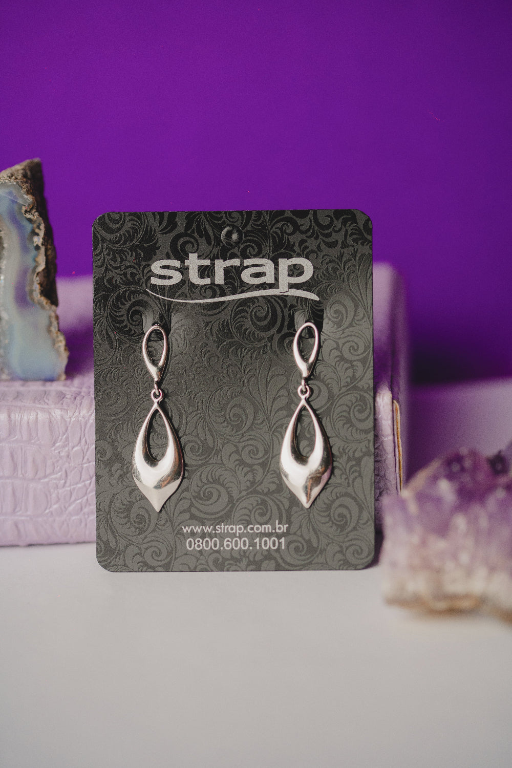 BRINCO OUTLET FOLHEADO A PRATA ENVELHECIDA