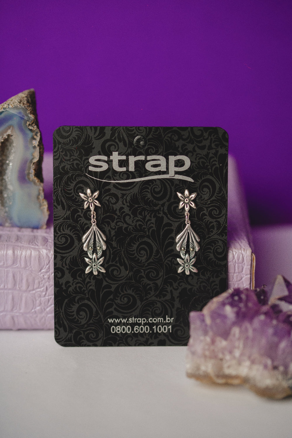 BRINCO OUTLET FOLHEADO A PRATA ENVELHECIDA