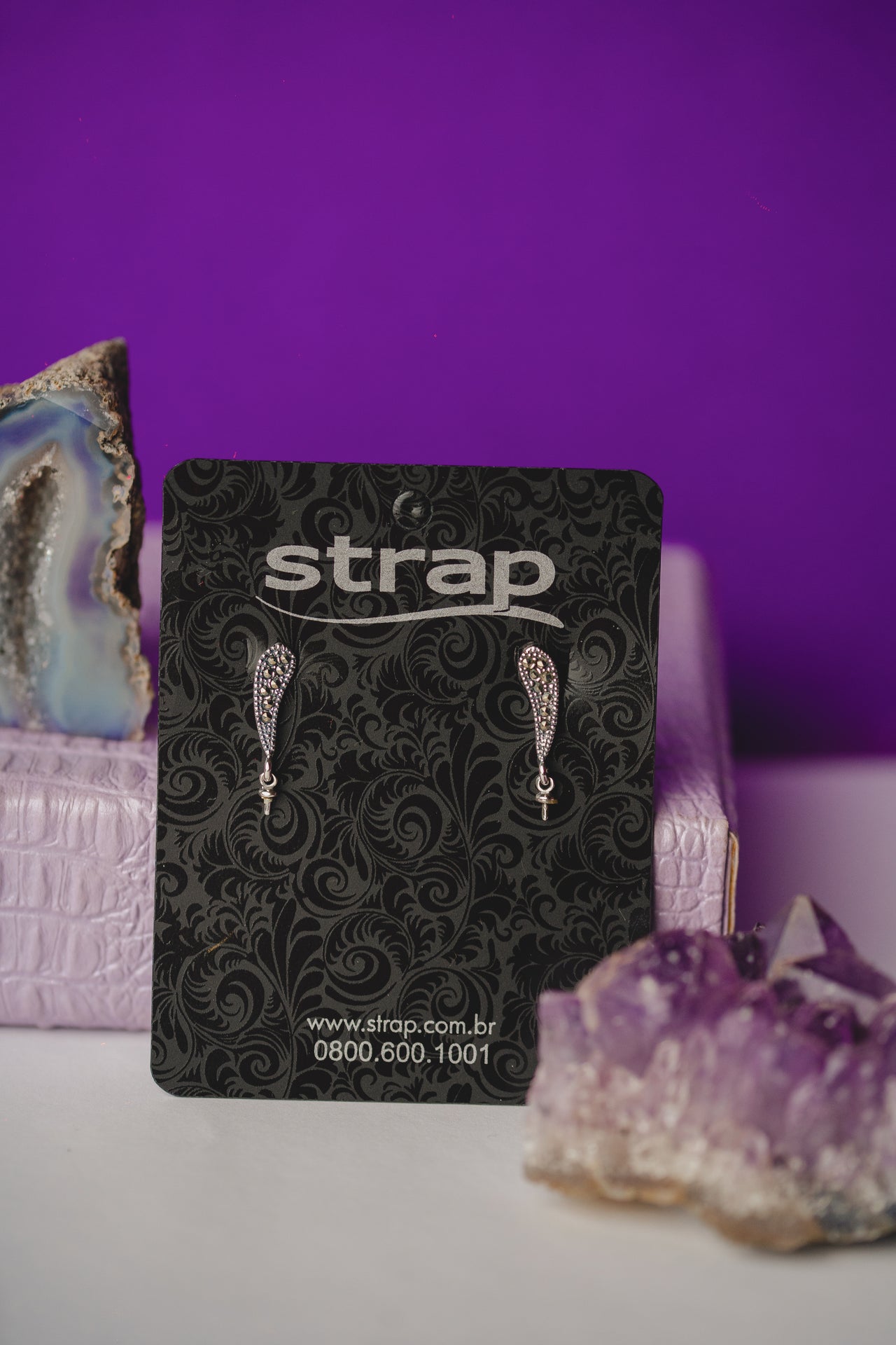 BRINCO OUTLET FOLHEADO A PRATA ENVELHECIDA