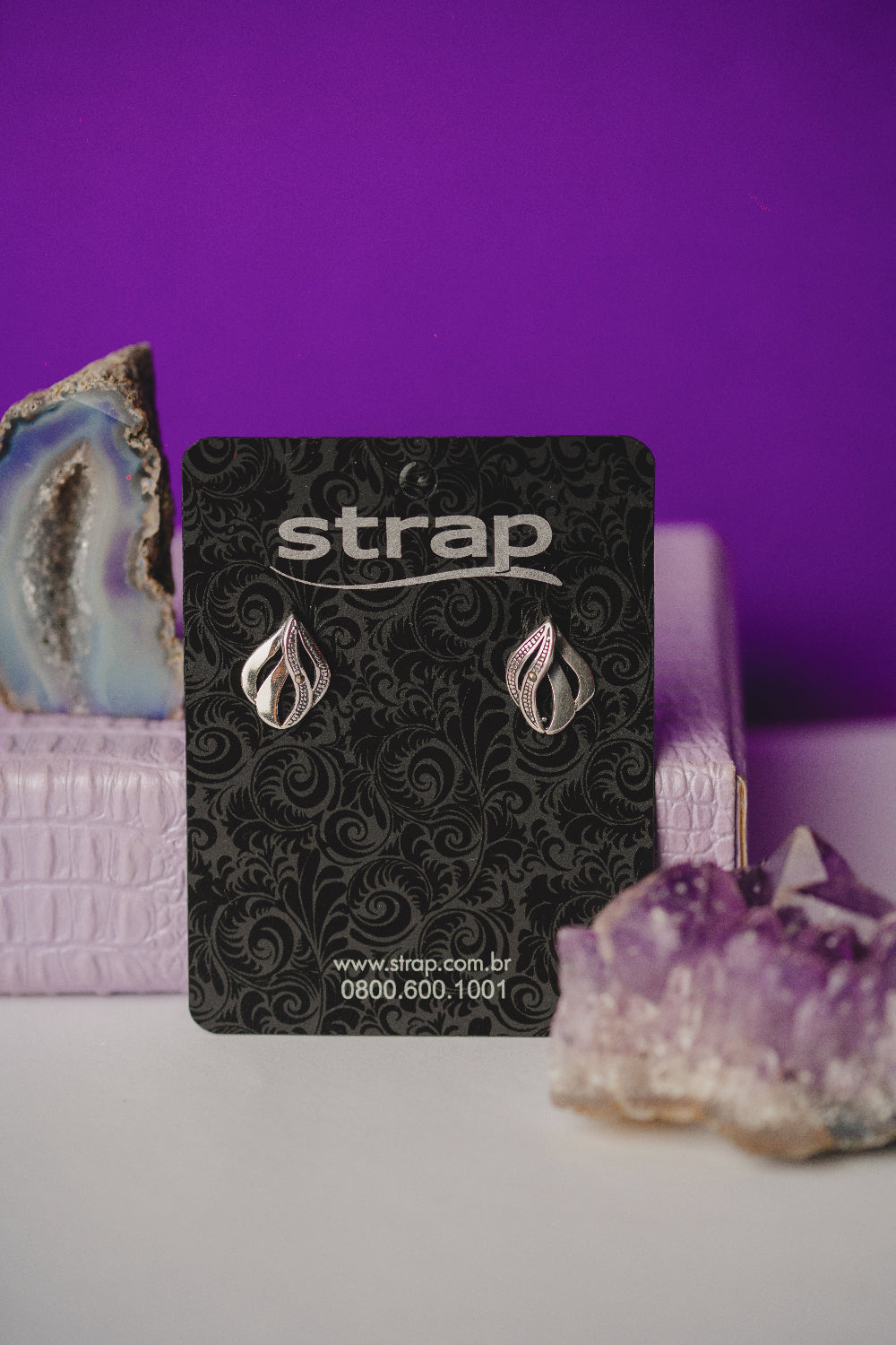 BRINCO OUTLET FOLHEADO A PRATA ENVELHECIDA