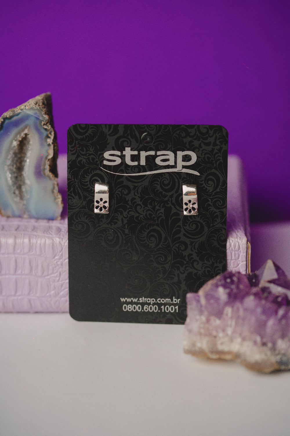 BRINCO OUTLET FOLHEADO A PRATA ENVELHECIDA