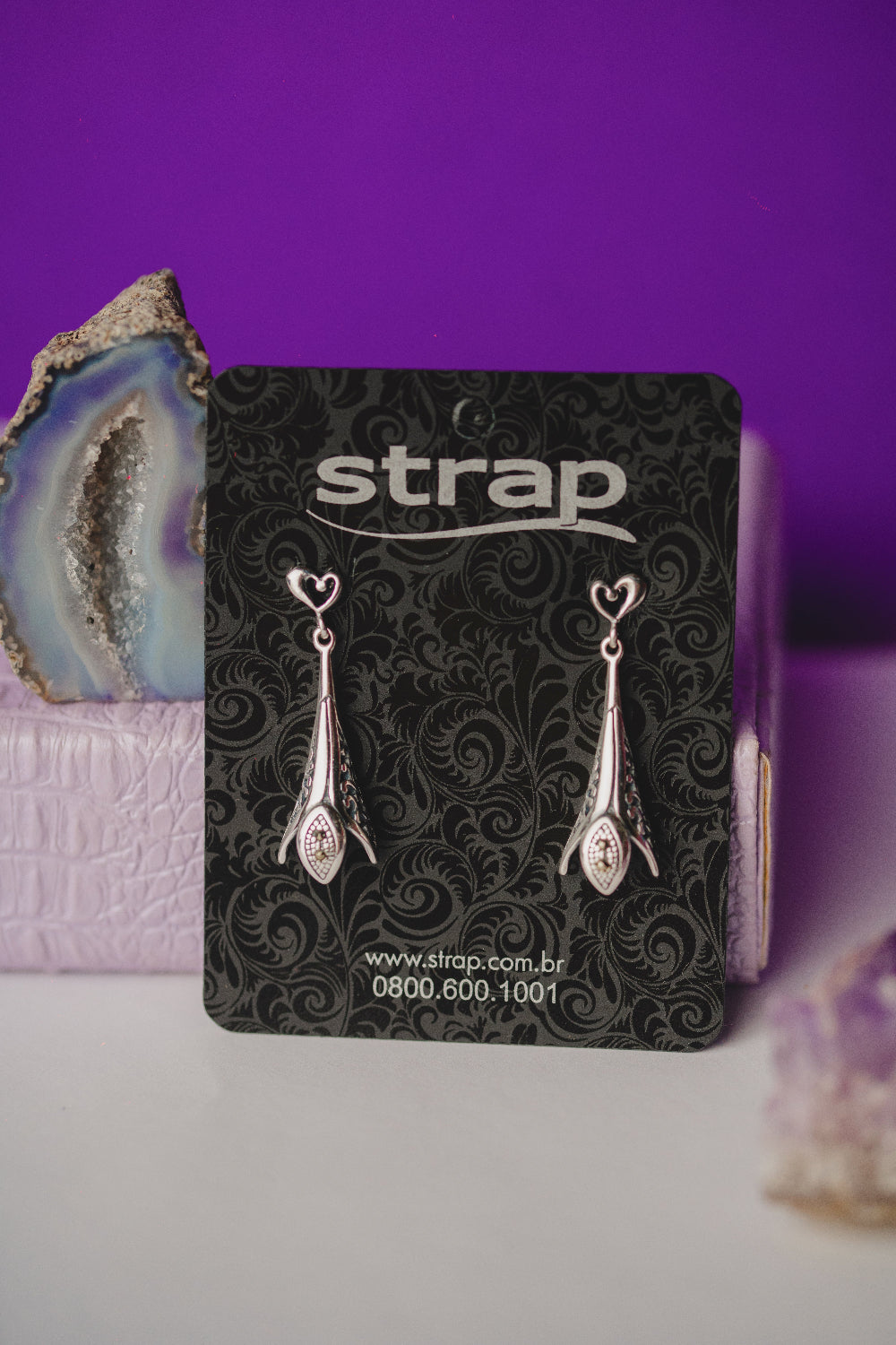 BRINCO OUTLET FOLHEADO A PRATA ENVELHECIDA