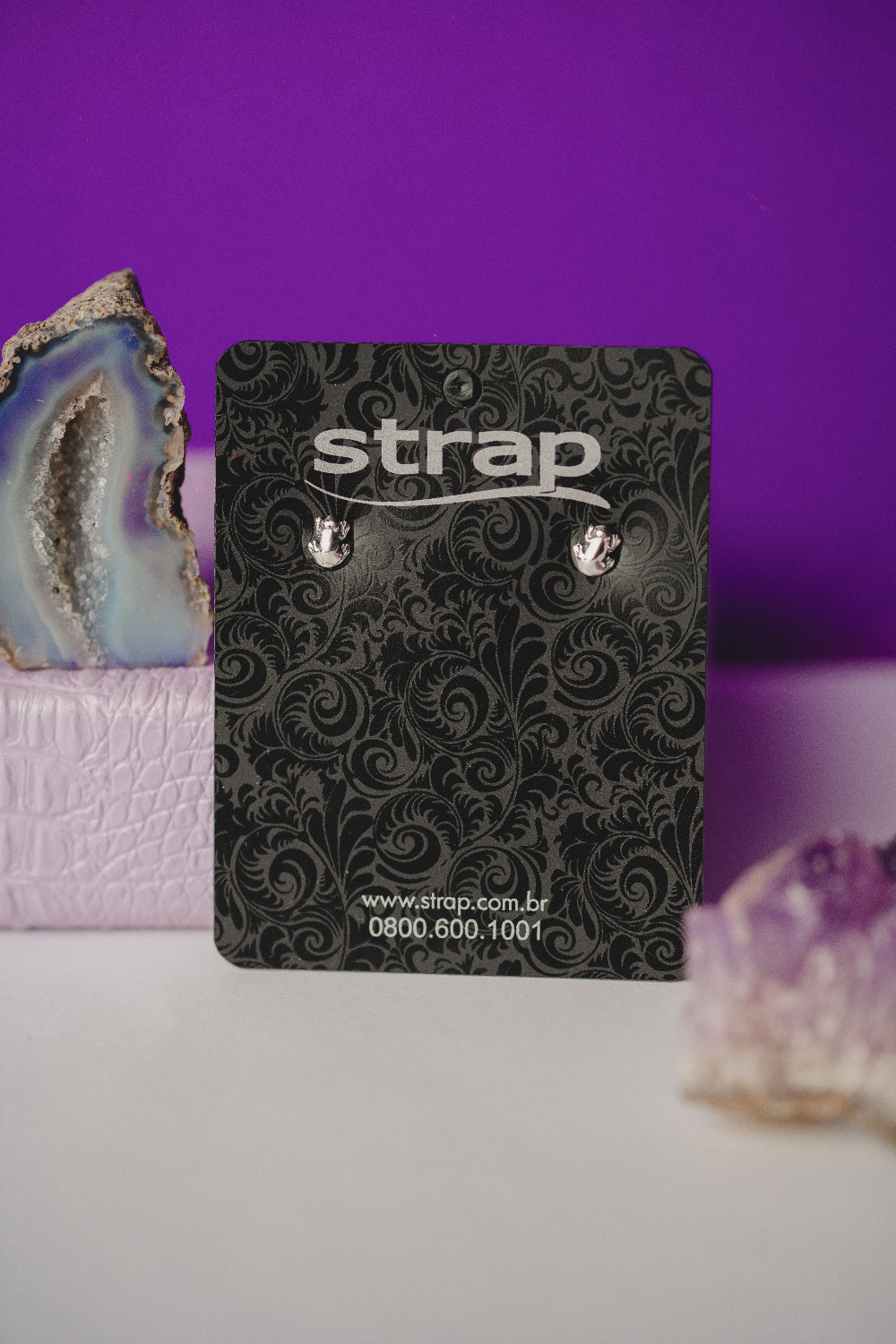 BRINCO OUTLET FOLHEADO A PRATA ENVELHECIDA