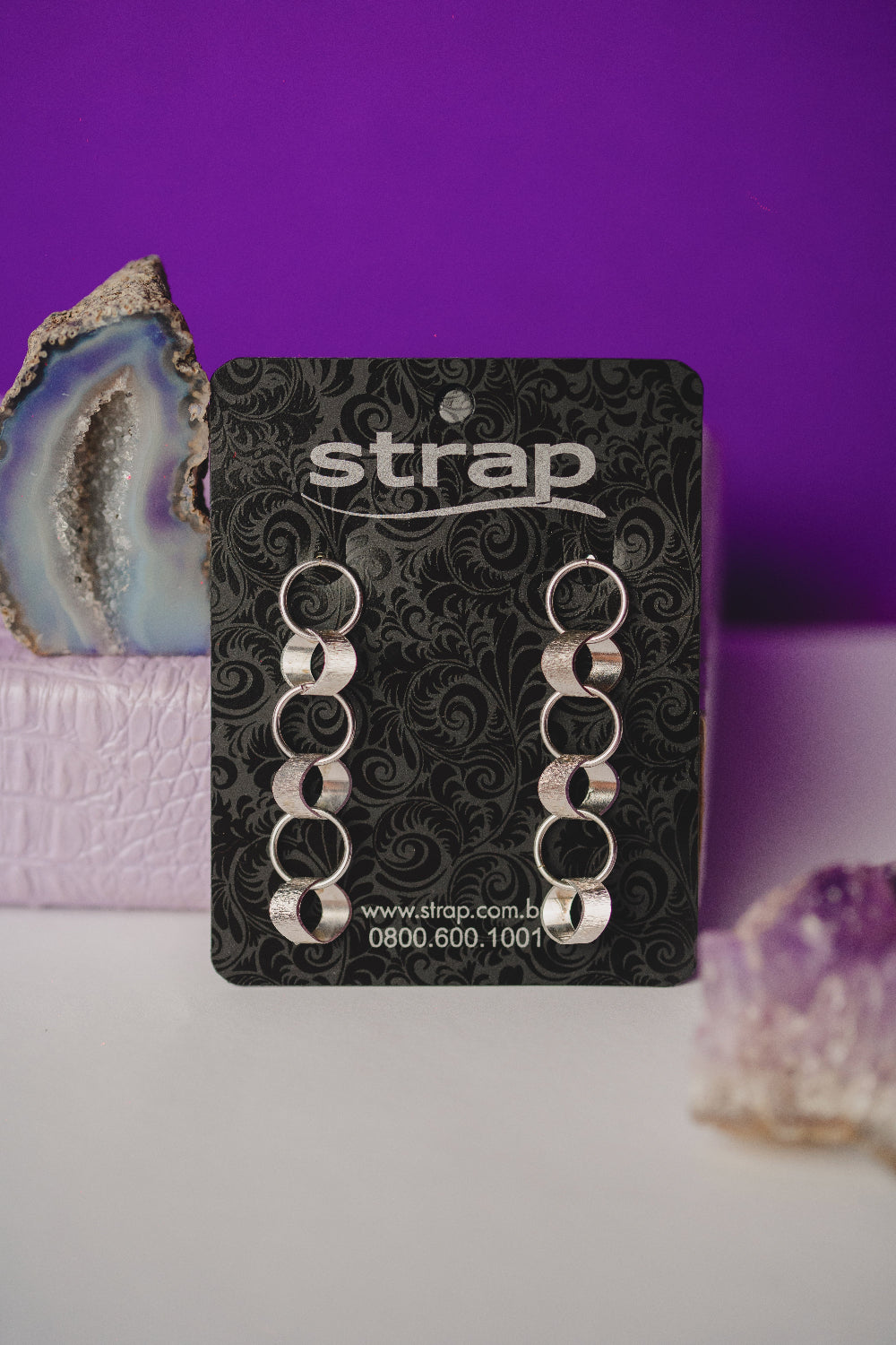 BRINCO OUTLET FOLHEADO A PRATA ENVELHECIDA