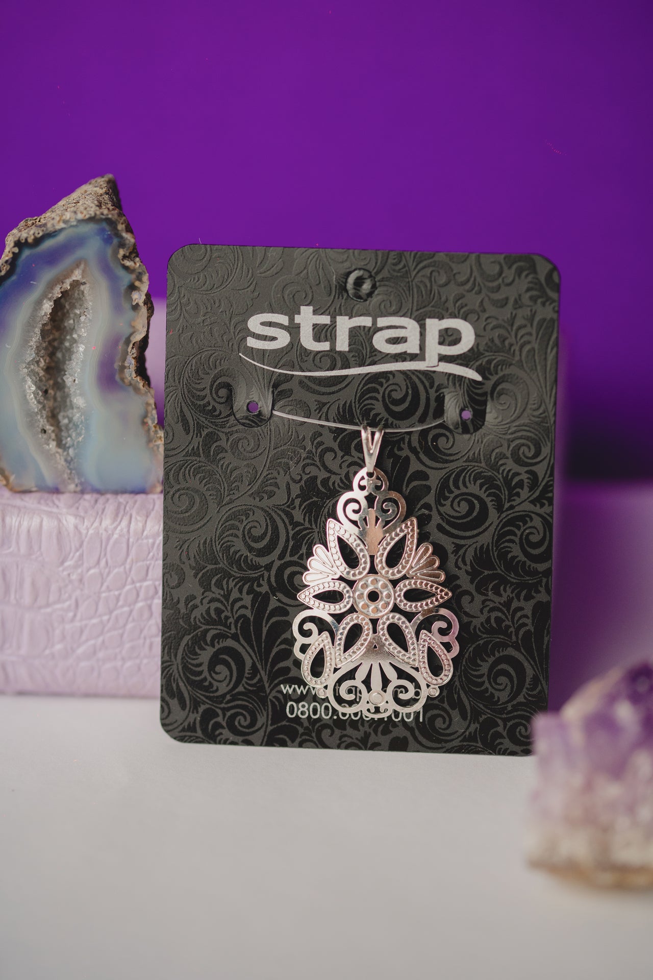 PINGENTE OUTLET FOLHEADO A PRATA ENVELHECIDA