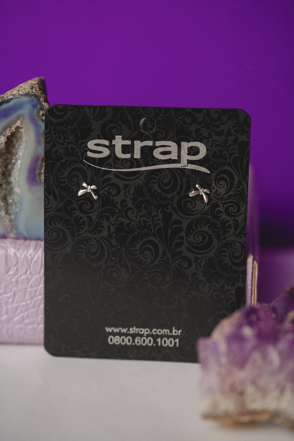 BRINCO OUTLET FOLHEADO A PRATA ENVELHECIDA