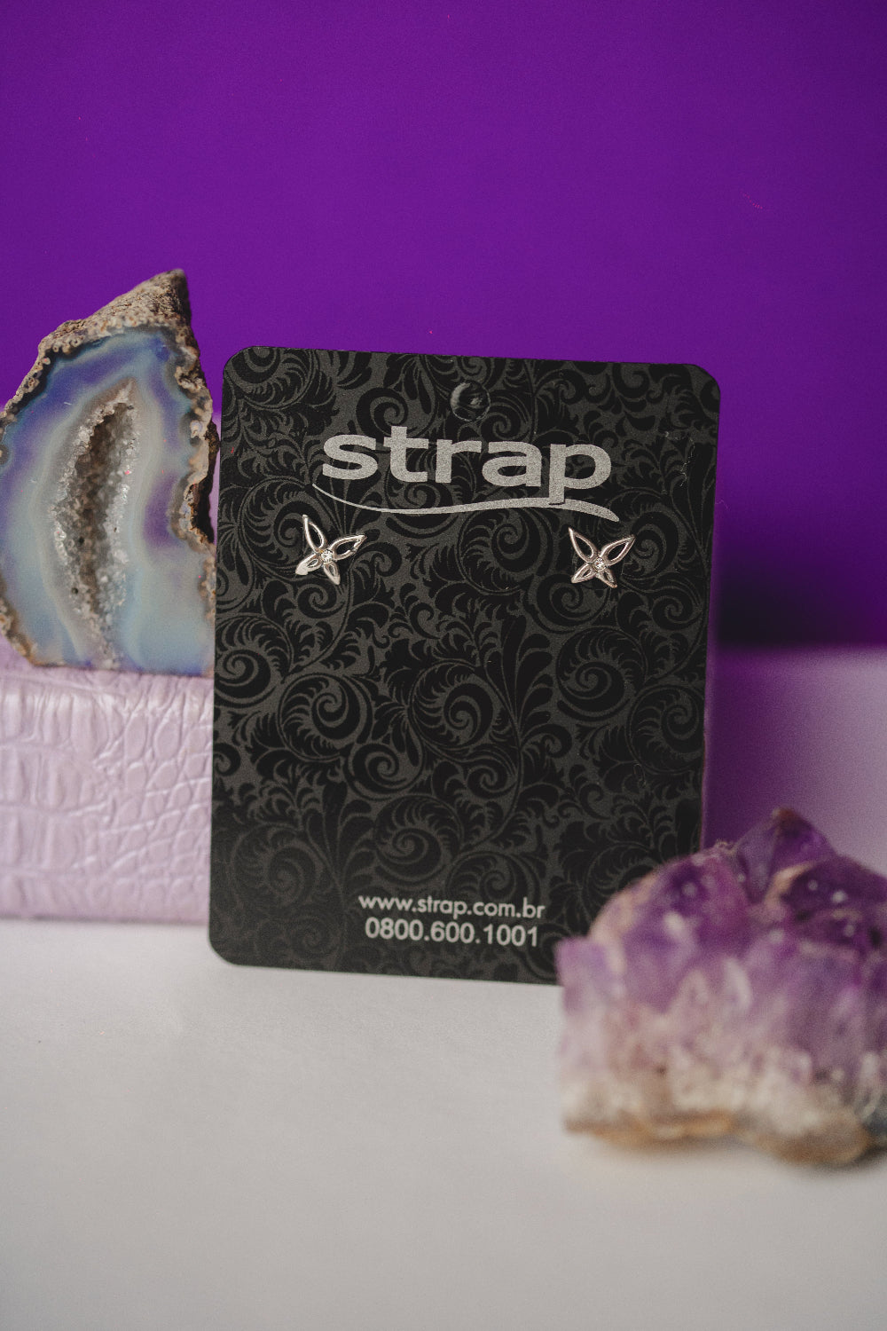 BRINCO OUTLET FOLHEADO A PRATA ENVELHECIDA