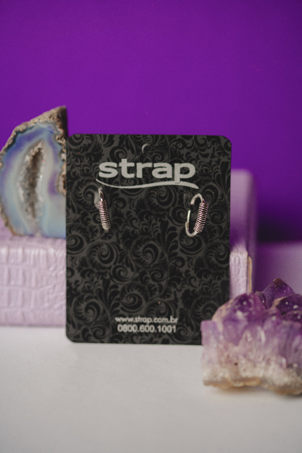 BRINCO OUTLET FOLHEADO A PRATA ENVELHECIDA