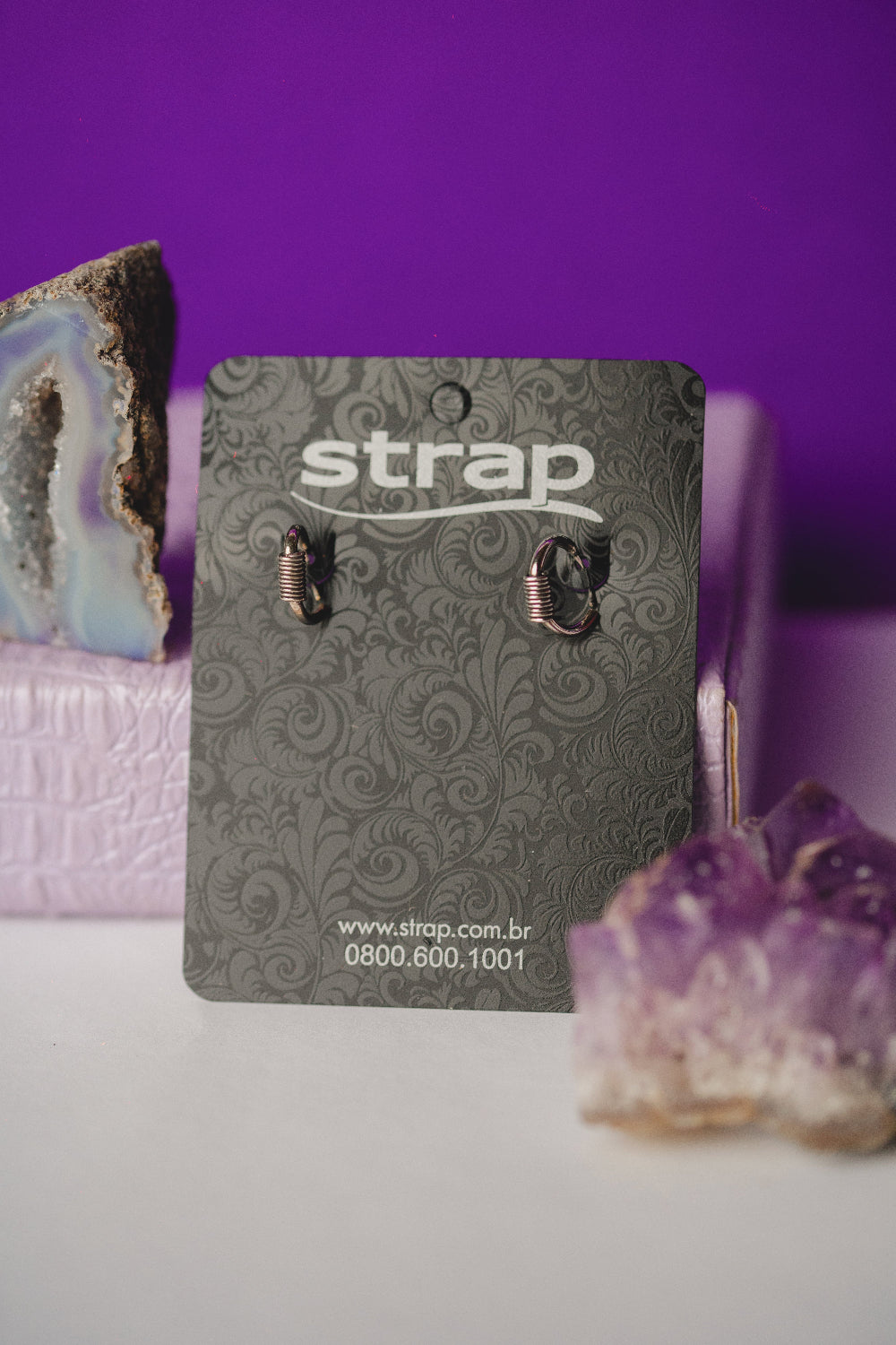 BRINCO OUTLET FOLHEADO A PRATA ENVELHECIDA