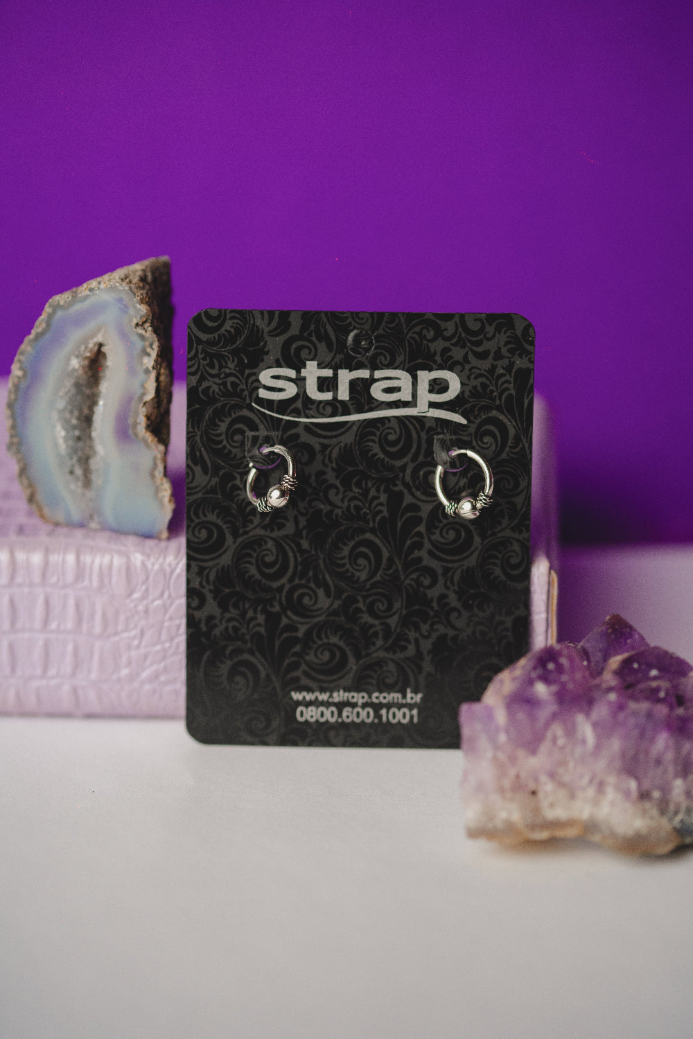 BRINCO OUTLET FOLHEADO A PRATA ENVELHECIDA