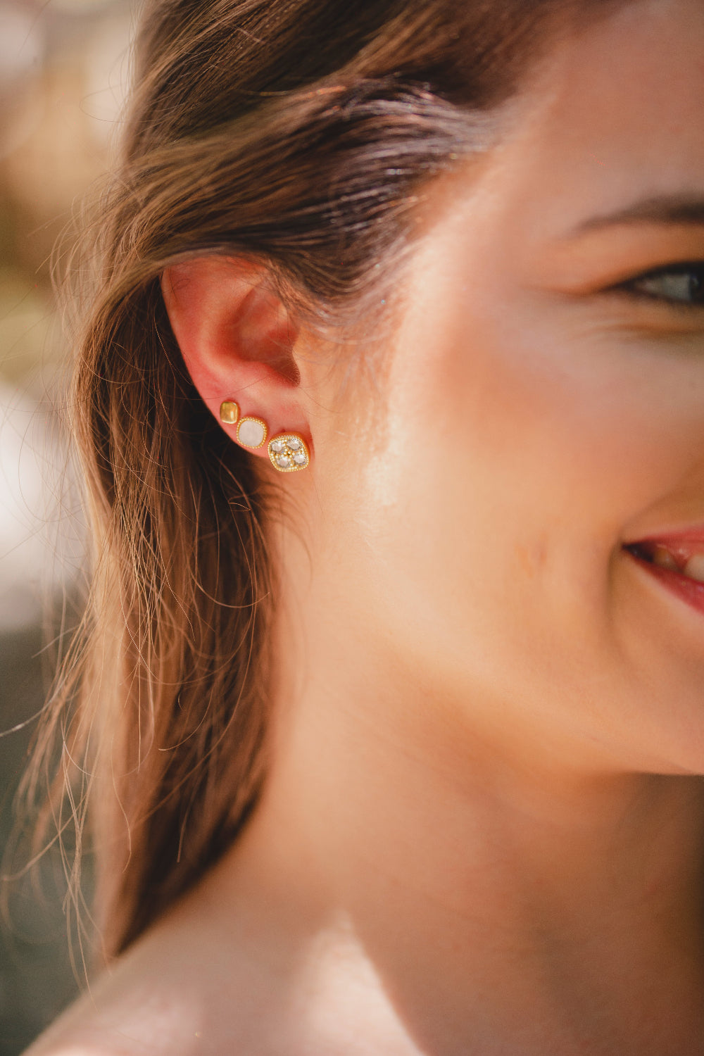 BRINCO TRIO DE TREVOS FOLHEADO A OURO 18K