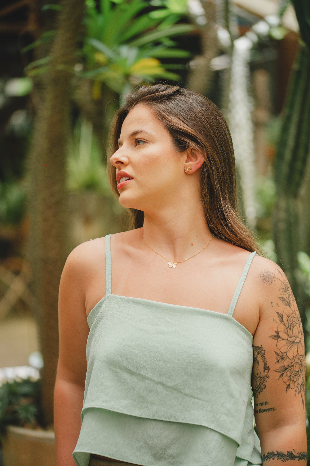 BRINCO DUPLA DE BORBOLETAS LISA E CRAVEJADA FOLHEADO A OURO 18K