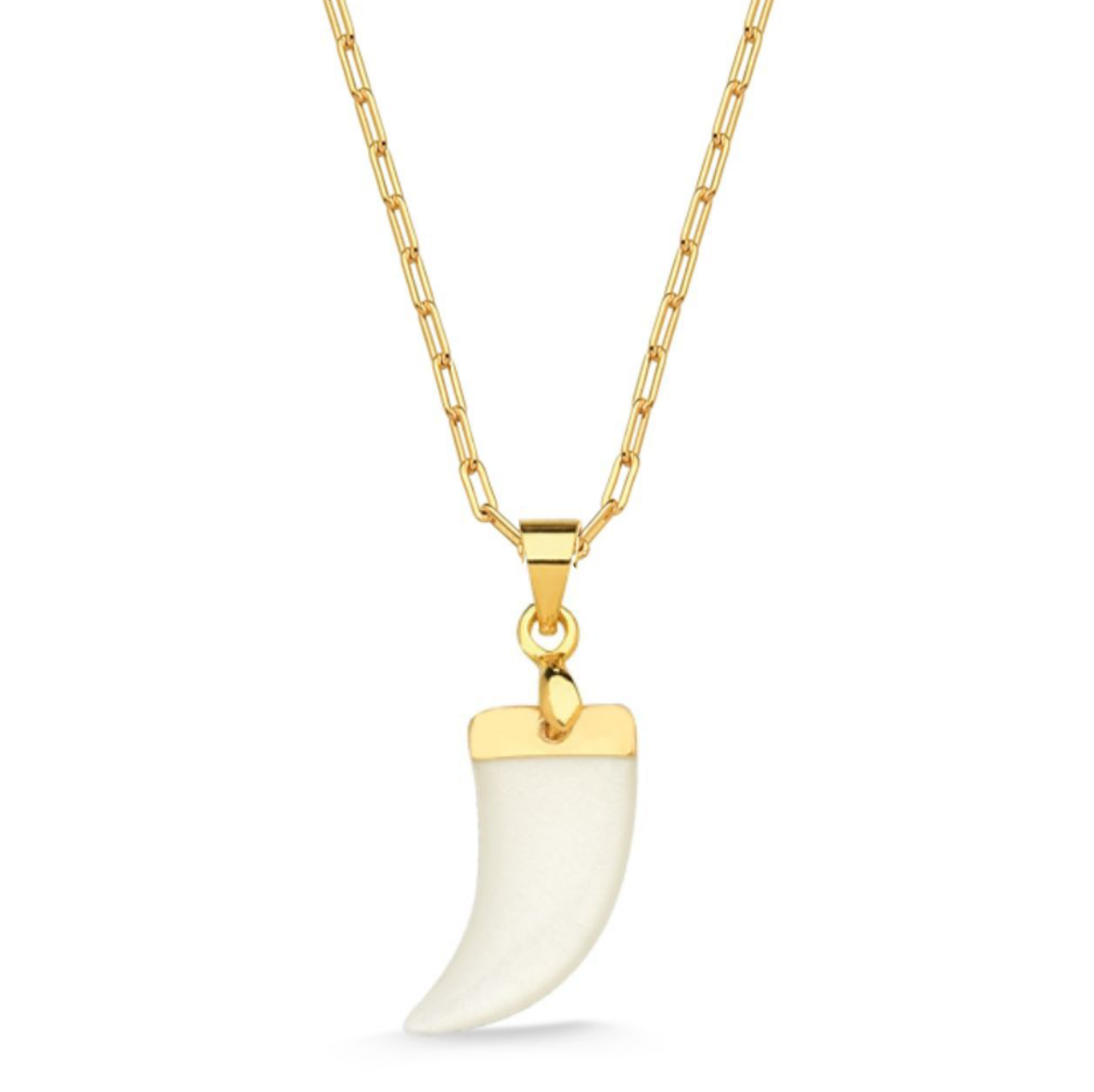 COLAR COM PINGENTE DENTE DE SABRE EM ACRÍLICO PEROLADO FOLHEADO A OURO 18K
