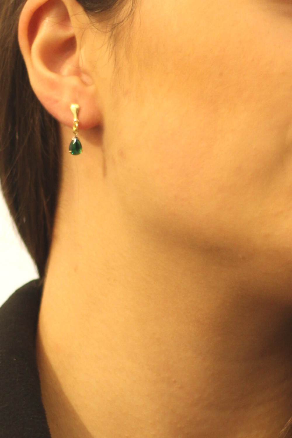 BRINCO GOTA DE ZIRCONIA VERDE FOLHEADO A OURO 18K
