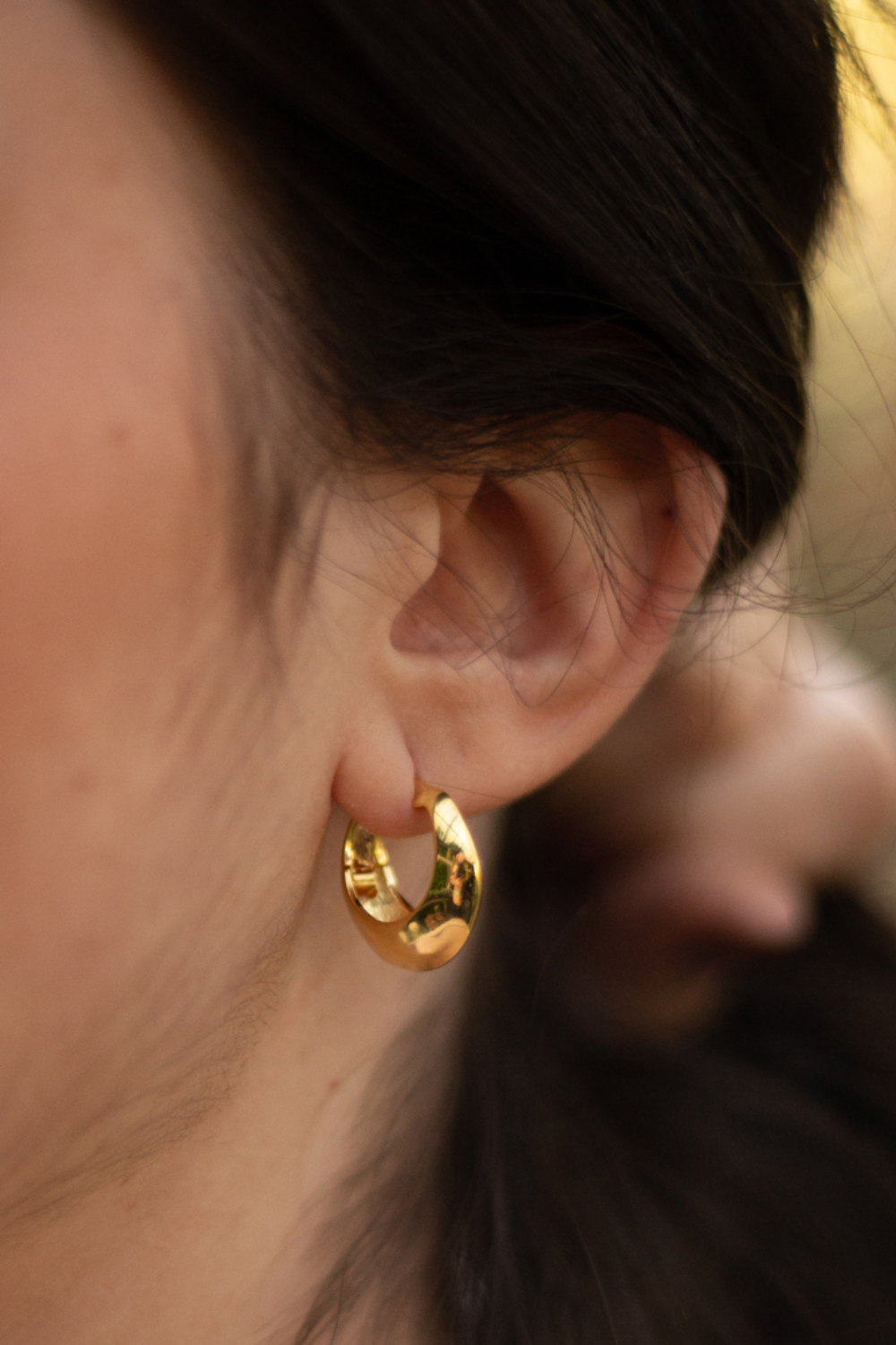 BRINCO DE ARGOLA EM CLICK FOLHEADO A OURO 18K