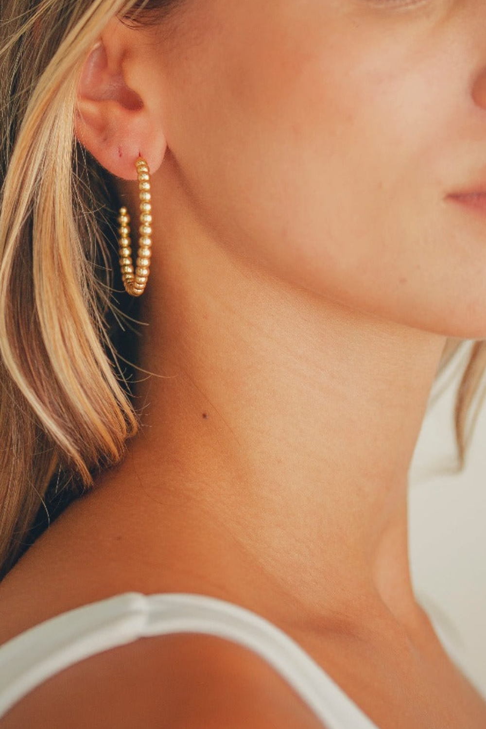 BRINCO DE ARGOLA DE BOLAS GRANDE FOLHEADA E OURO 18K