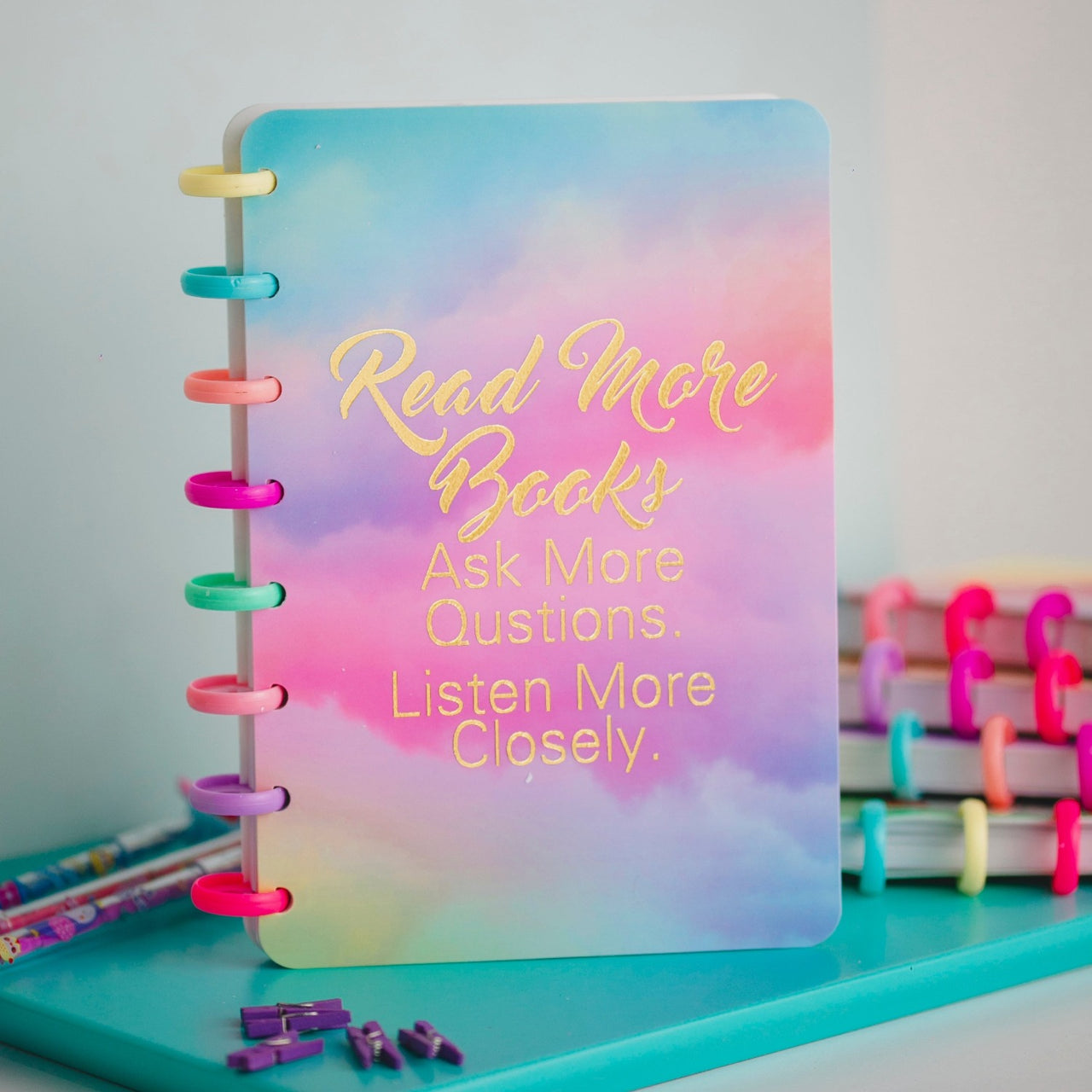 CADERNO COM ARGOLA OI FOFA