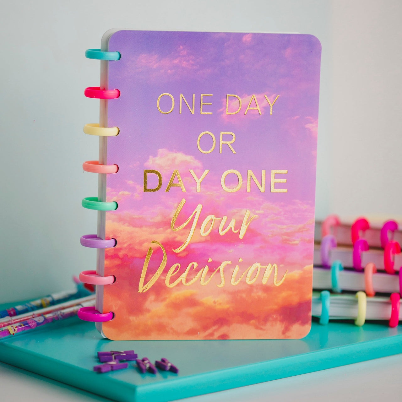 CADERNO COM ARGOLA OI FOFA