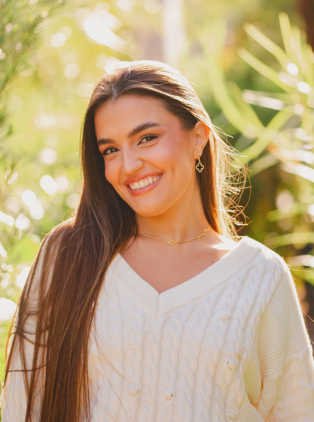 BRINCO ARGOLA TREVO VAZADO FOLHEADO A OURO 18K