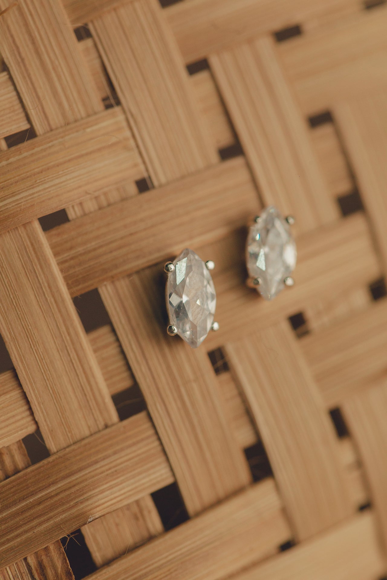 BRINCO DE PRATA ZIRCONIA NAVETE