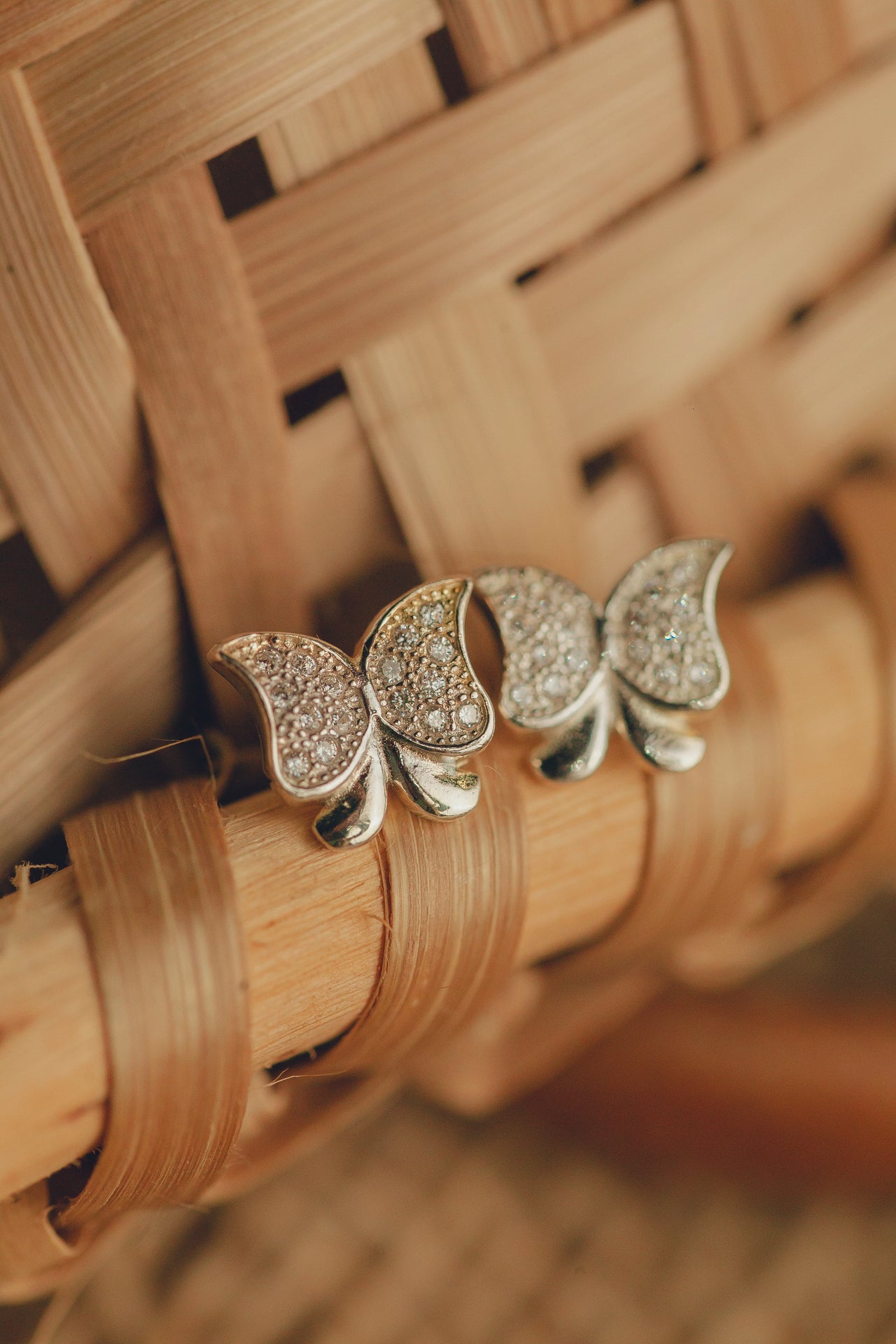 BRINCO DE PRATA LAÇO COM ZIRCONIA