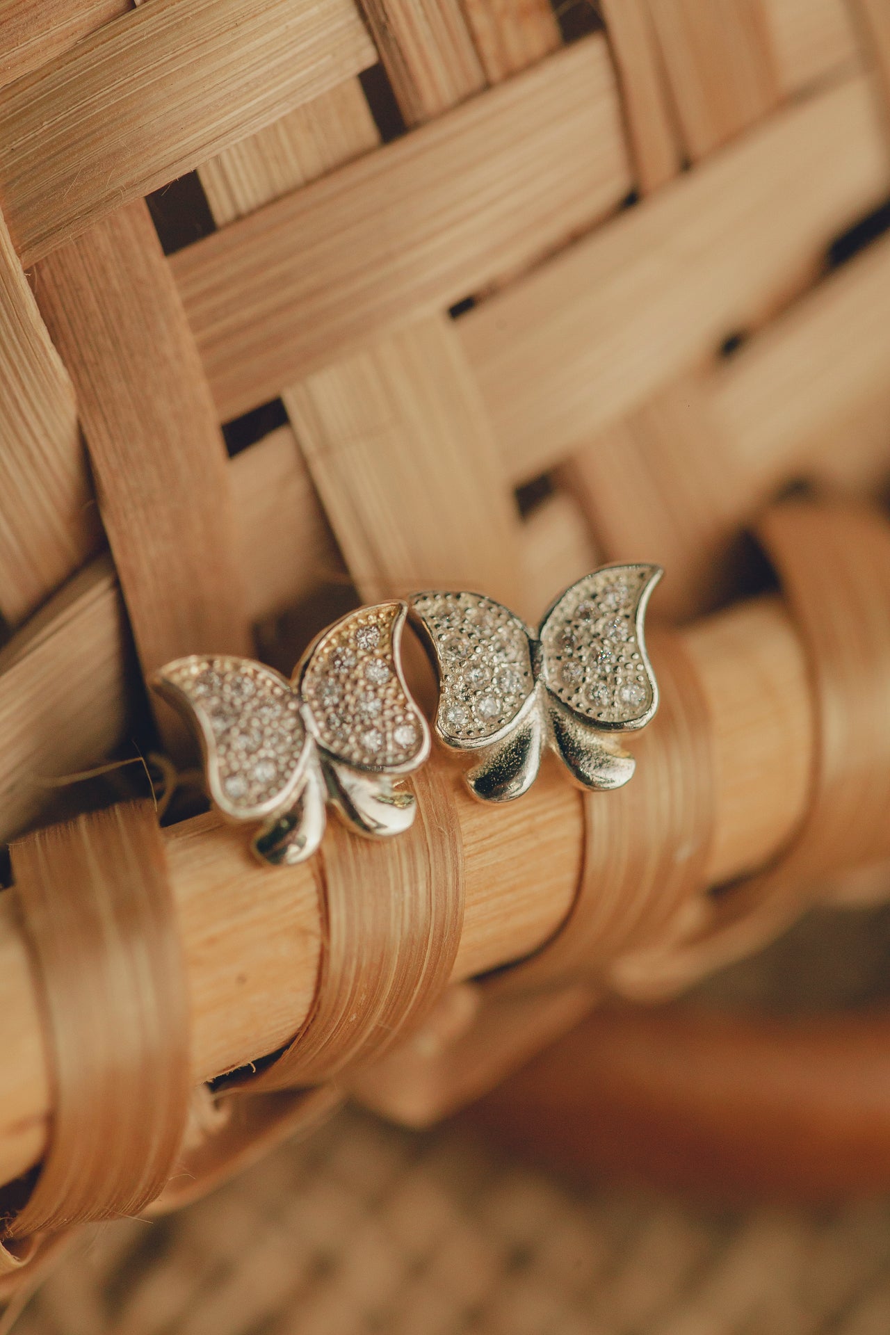 BRINCO DE PRATA LAÇO COM ZIRCONIA