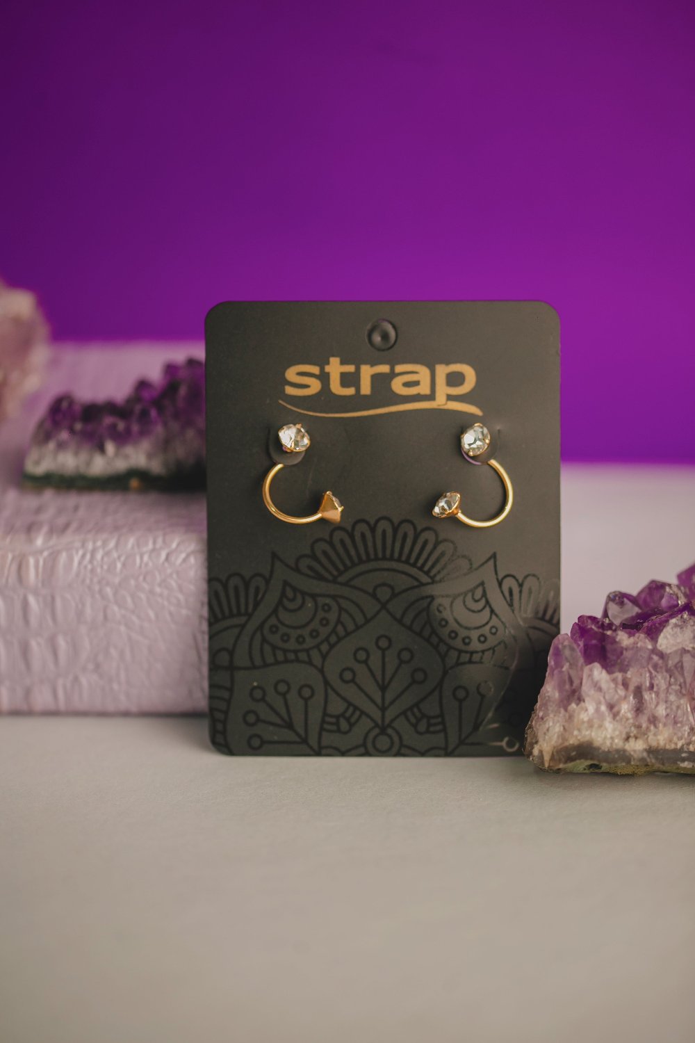 BRINCO MEIA LUA FOLHEADO A OURO 18K
