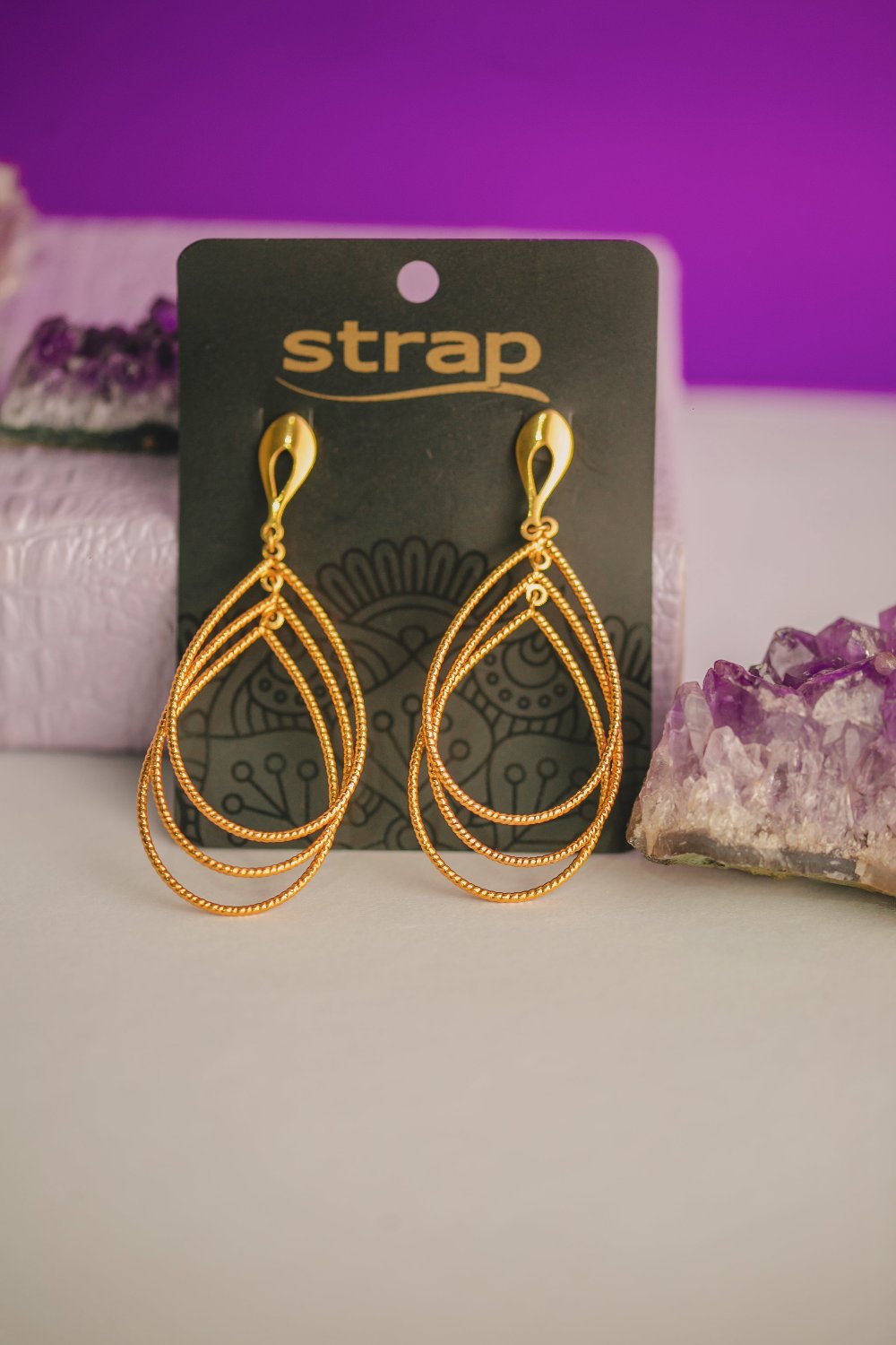 BRINCO GOTAS PENDENTE FOLHEADO A OURO 18K