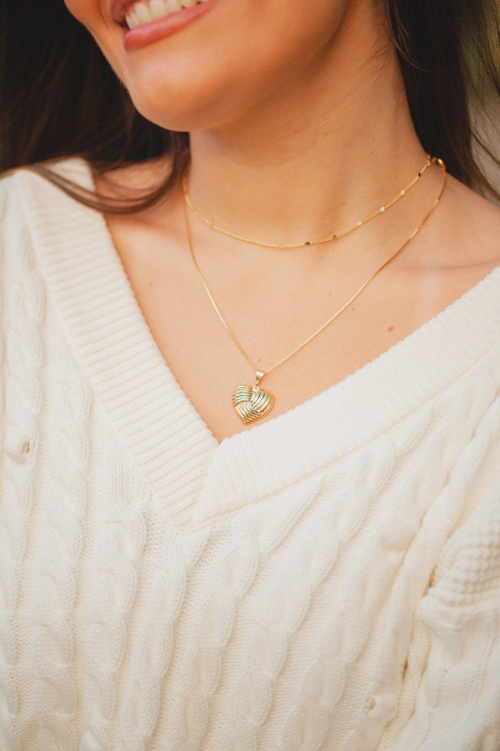 COLAR COM PINGENTE DE CORAÇÃO TEXTURIZADO FOLHEADO A OURO 18K