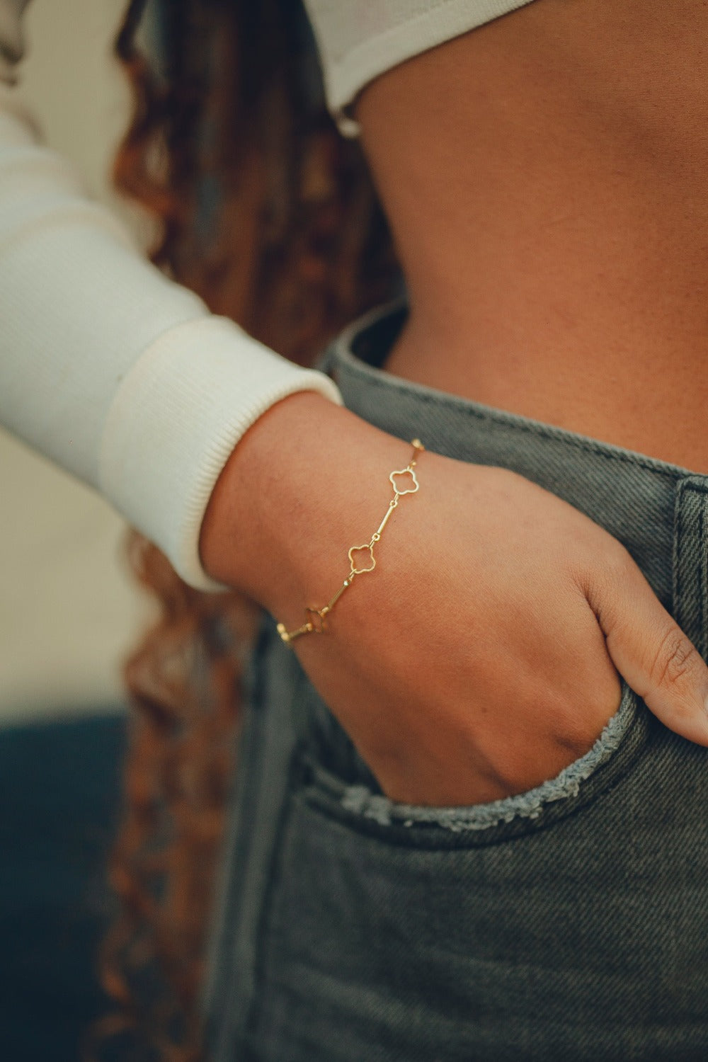 PULSEIRA COM TREVO VAZADO FOLHEADO A OURO 18K