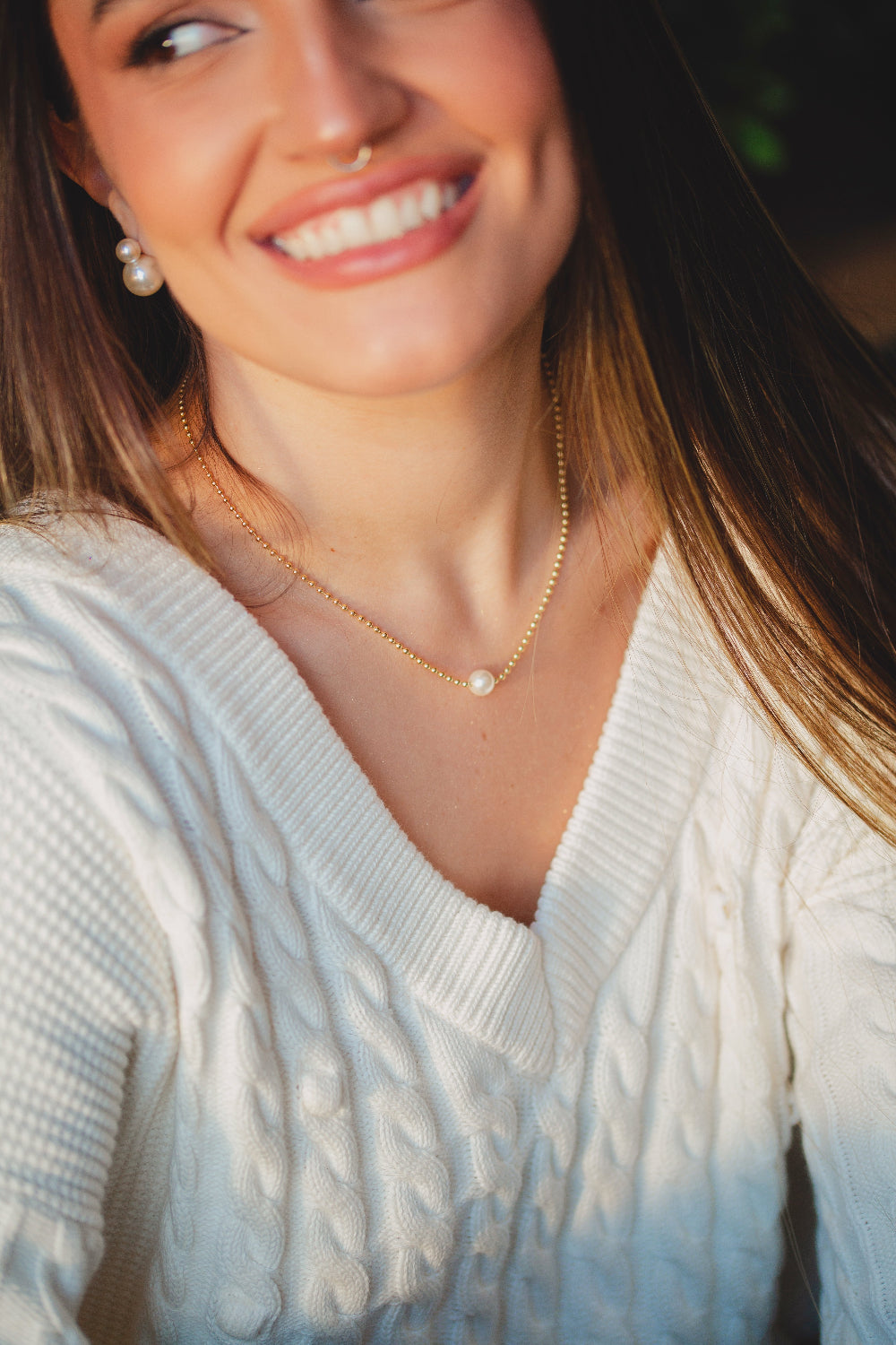 COLAR GARGANTILHA BOLINHAS COM PEROLA FOLHEADO A OURO 18K