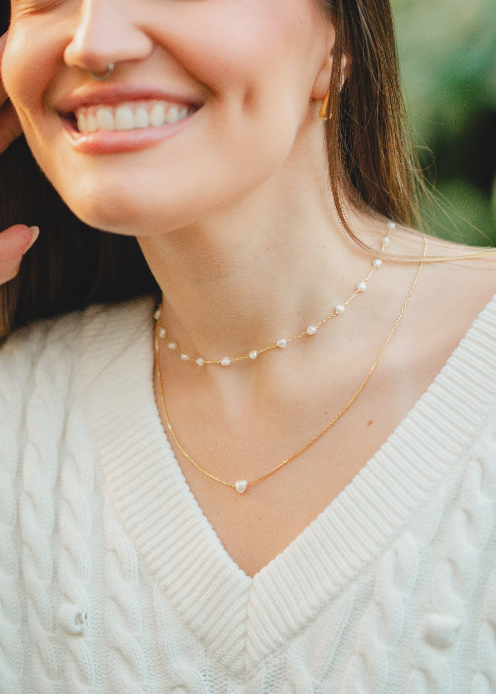 COLAR COM MINI CORAÇÃO PEROLADO FOLHEADO A OURO 18K