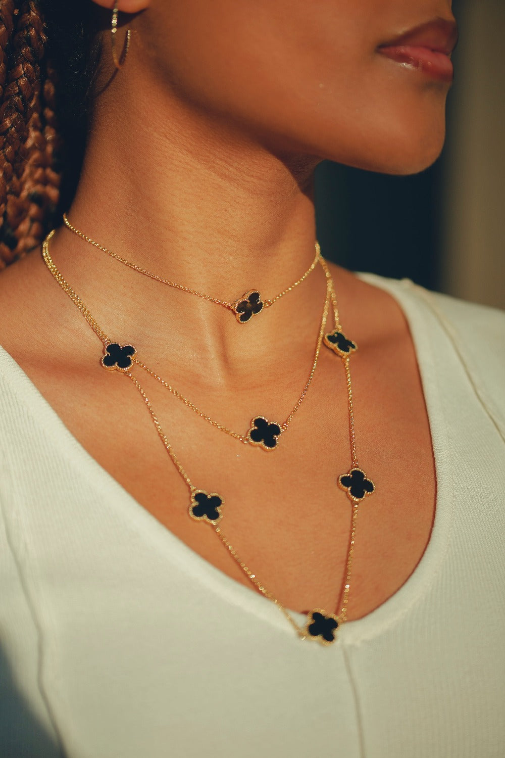 COLAR TREVO ACRILICO PRETO 45CM FOLHEADO A OURO 18K