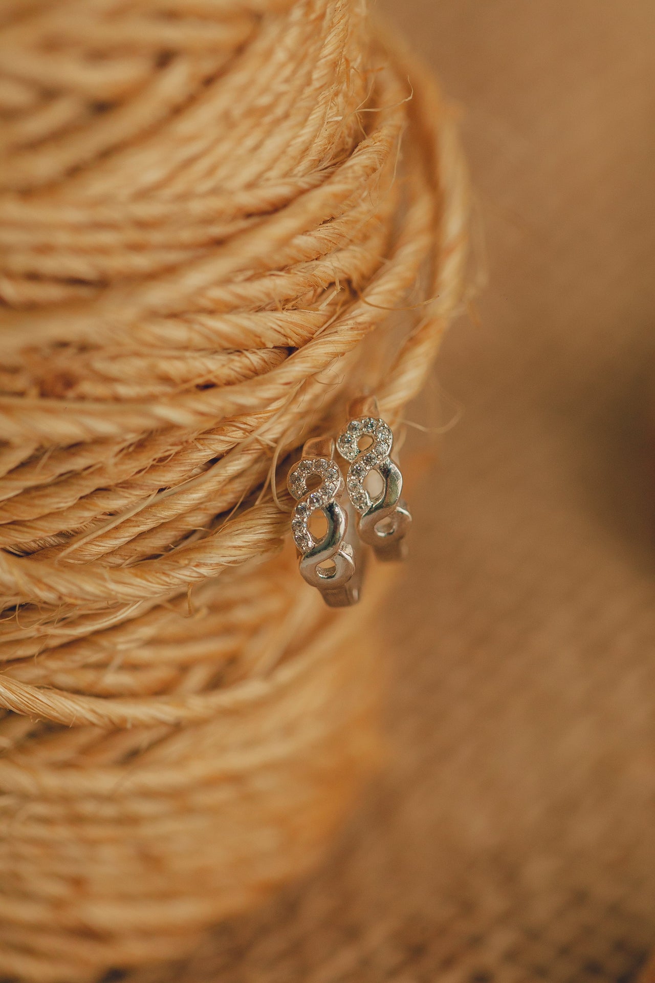 BRINCO DE PRATA ARGOLA COM  INFINITO DE ZIRCONIA