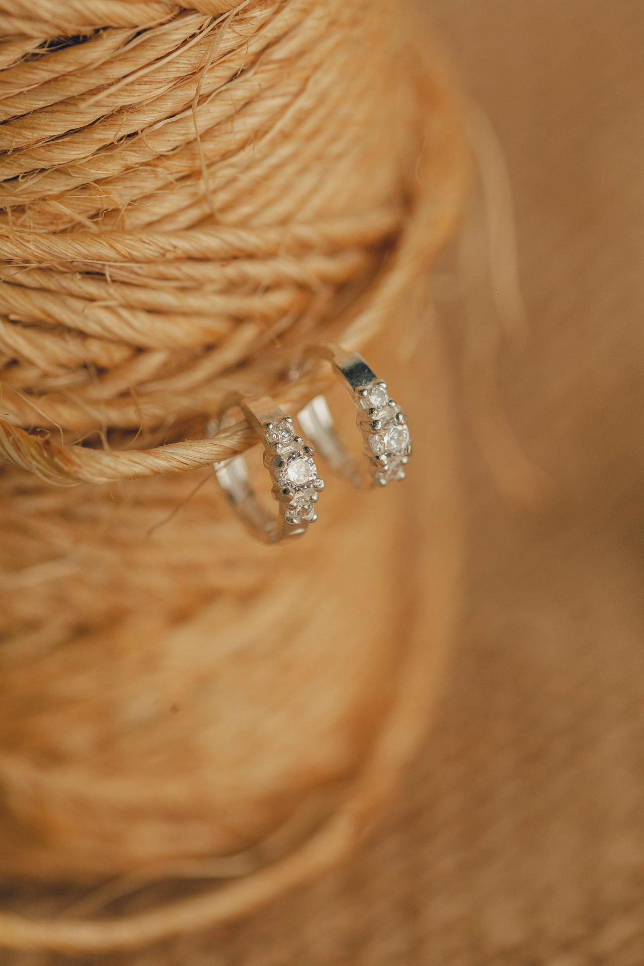 BRINCO DE PRATA ARGOLA COM ZIRCONIAS