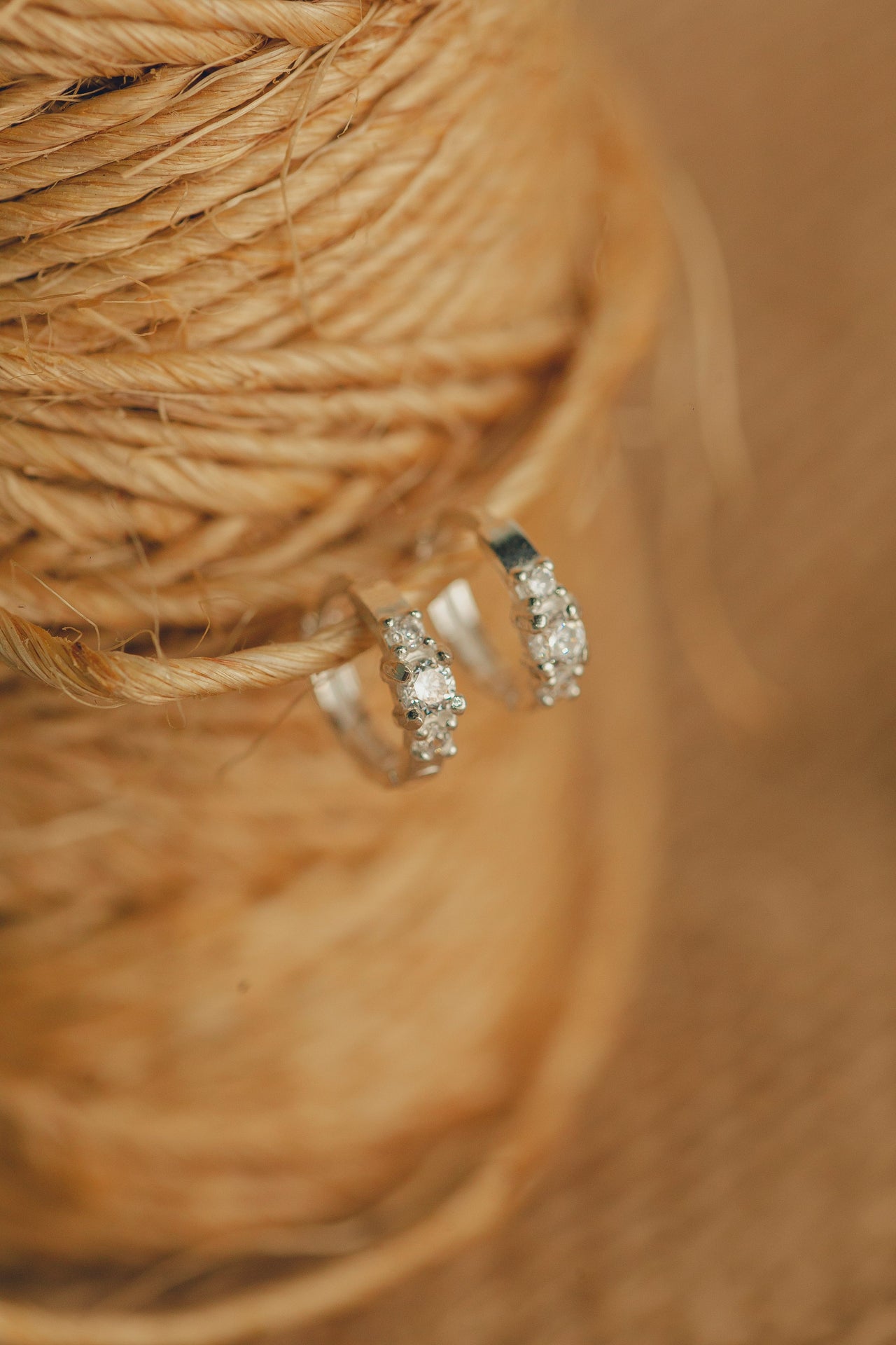 BRINCO DE PRATA ARGOLA COM ZIRCONIAS