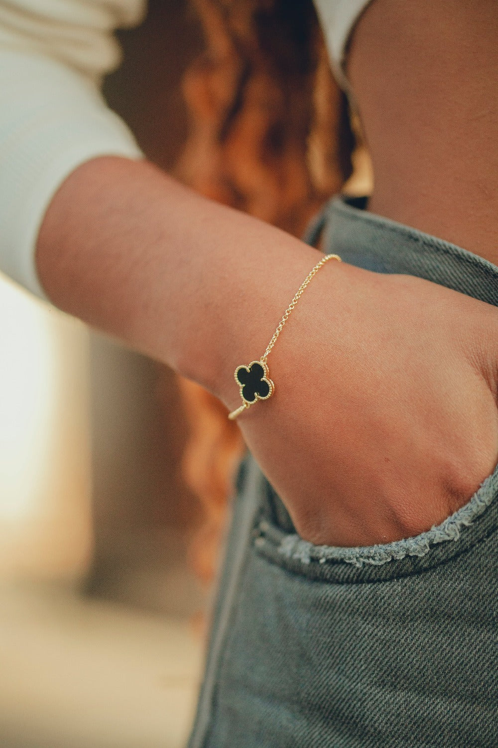 PULSEIRA TREVO ACRÍLICO PRETO FOLHEADO A OURO 18K