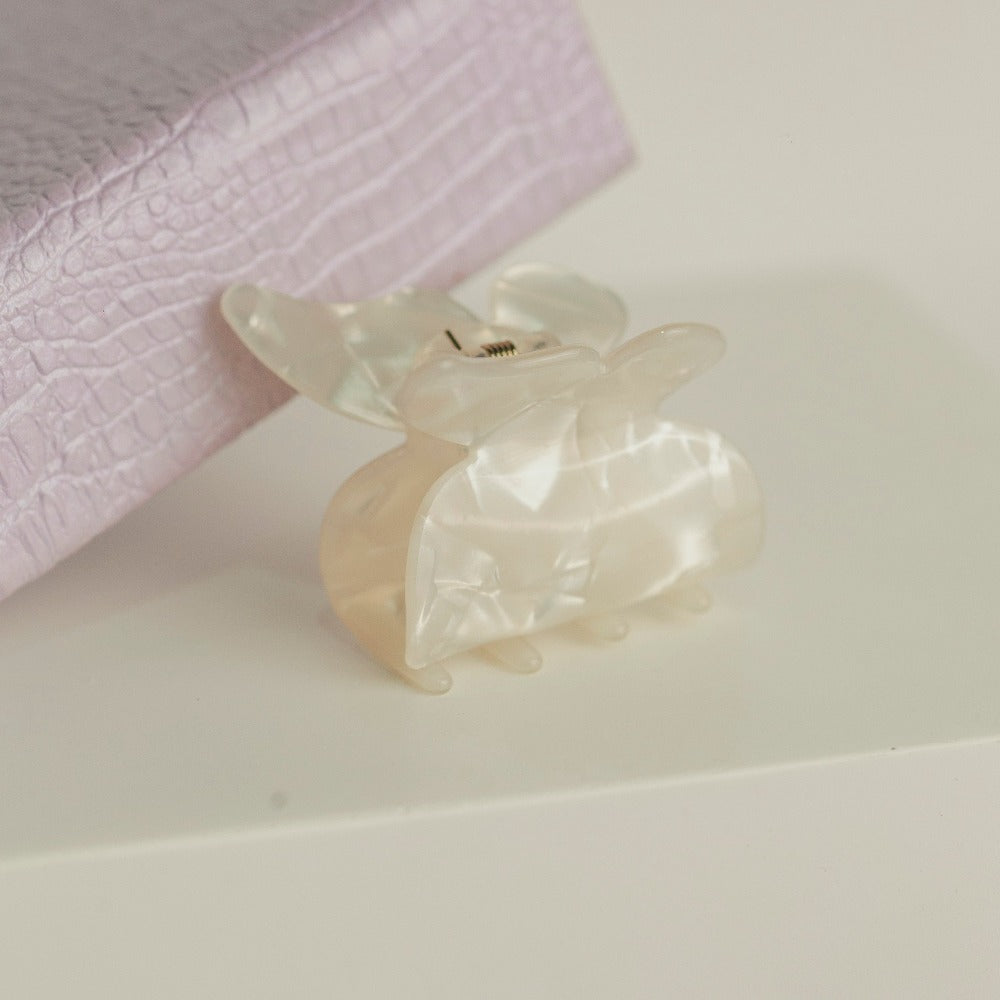 PRESILHA MADRE PEROLA BORBOLETA OI FOFA