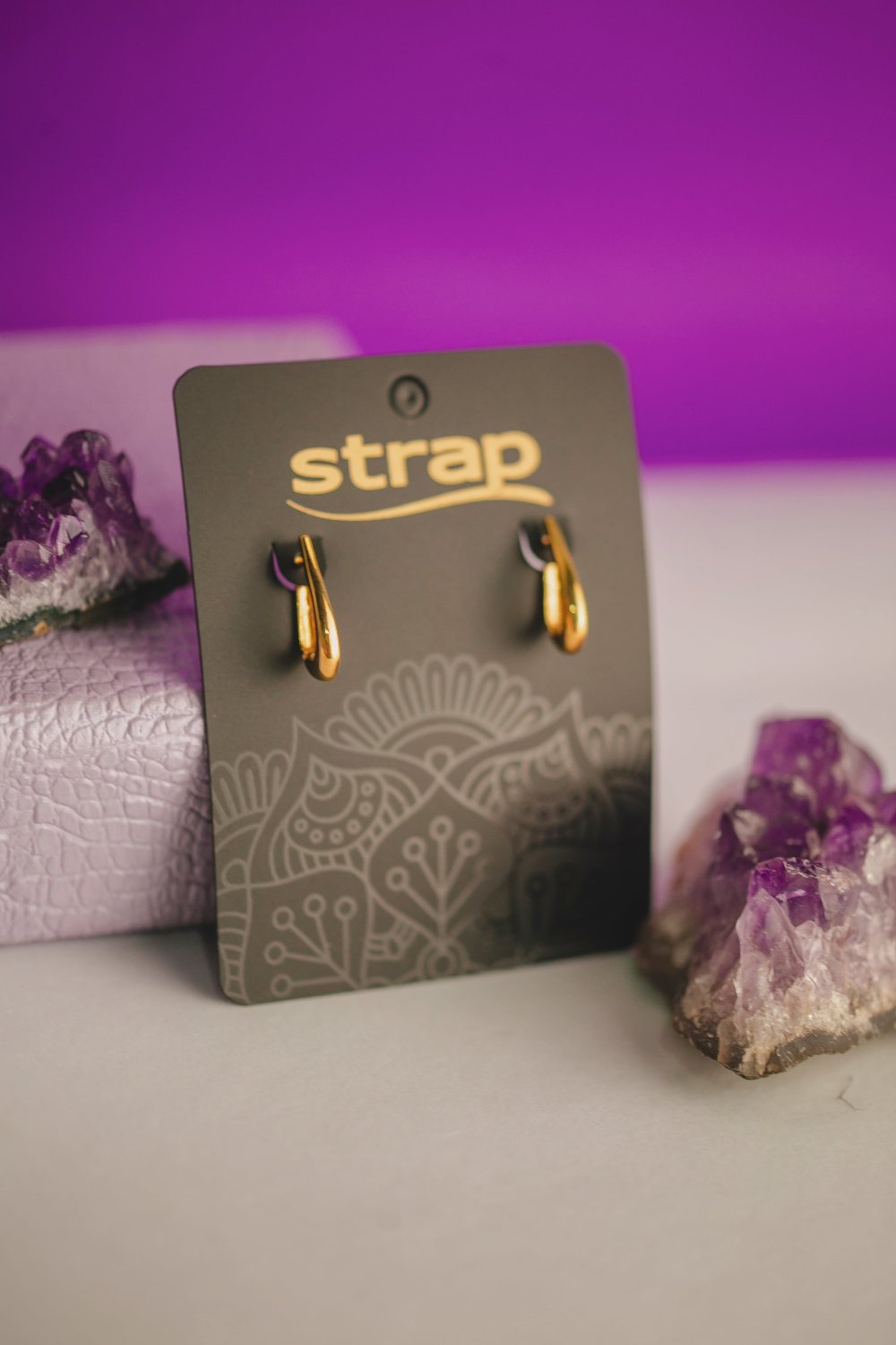 BRINCO ARGOLA GOTA PEQUENA FOLHEADO A OURO 18K